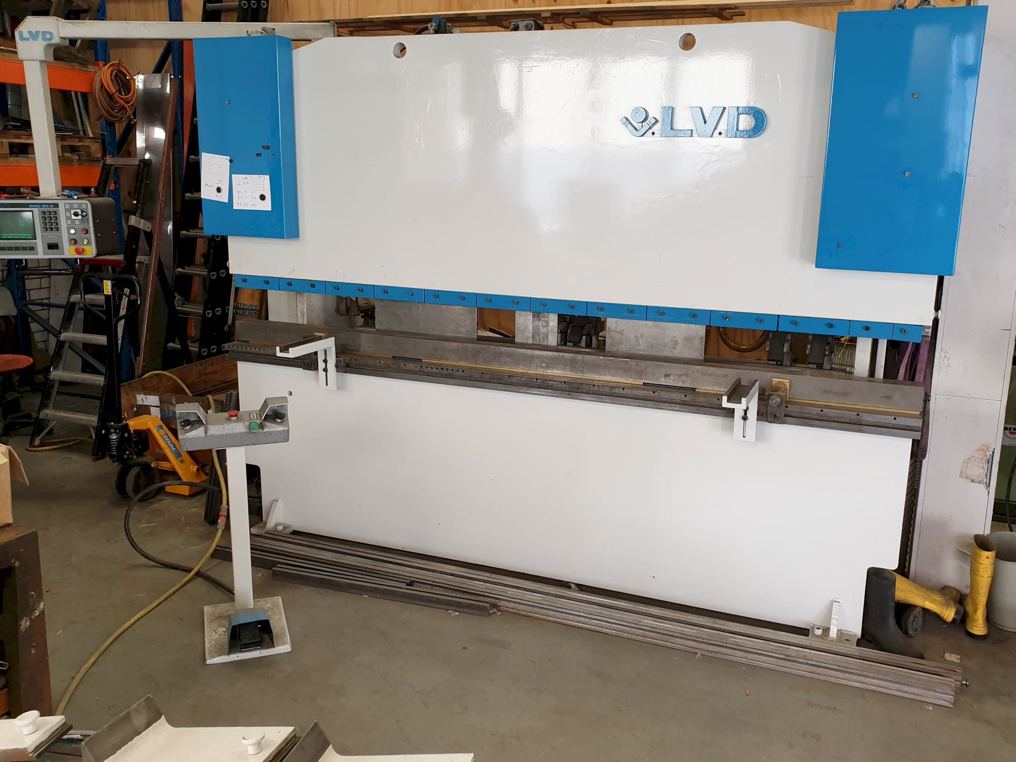 LVD-maskinen sedd från högerPPI 135/30
