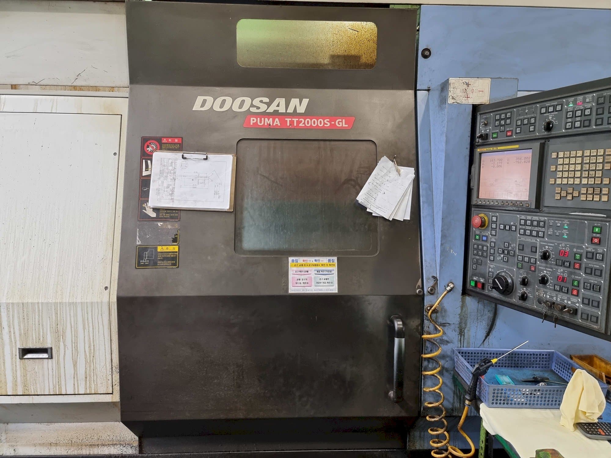 Doosan PUMA TT2000S-GL-maskinen framifrån