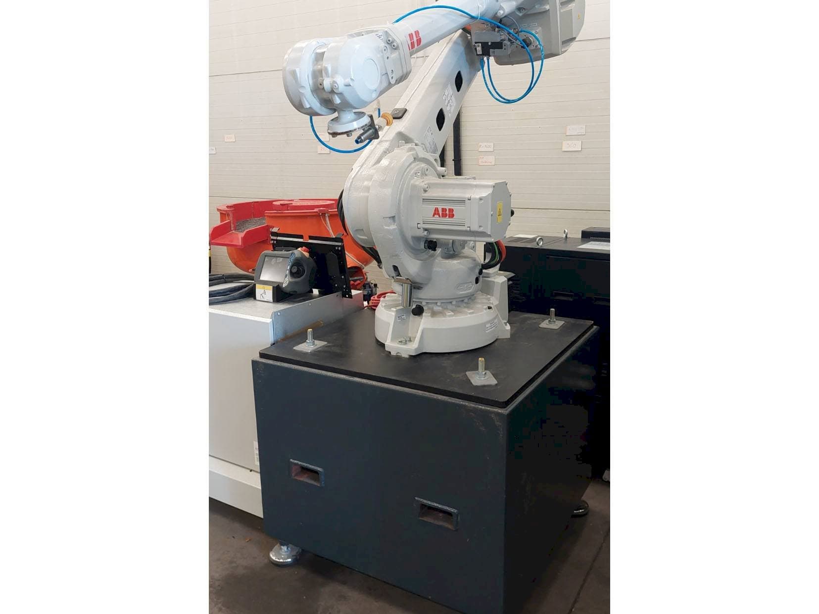 ABB IRB 4600-maskinen framifrån