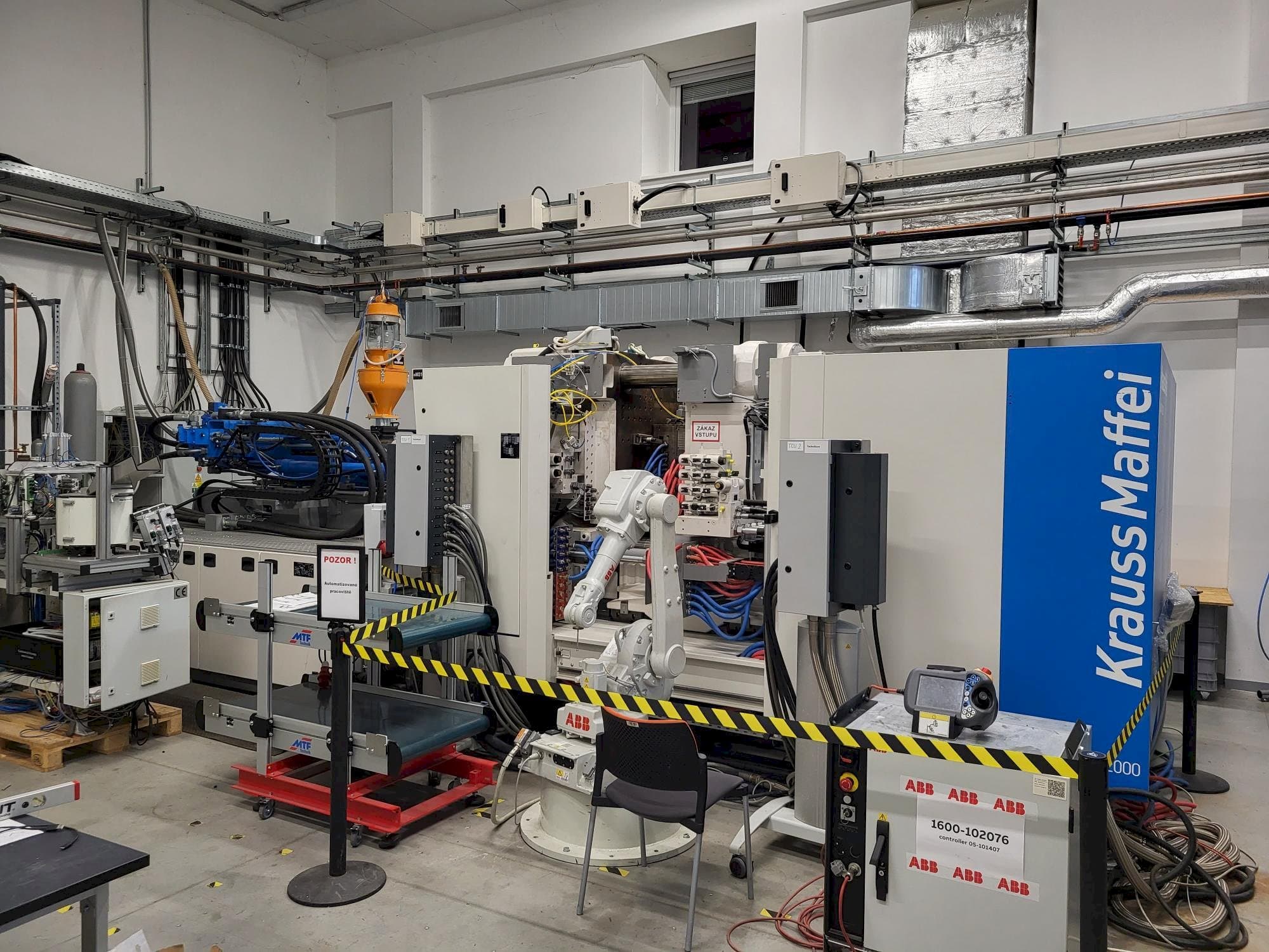 Krauss Maffei GX 451-2000-maskinen framifrån