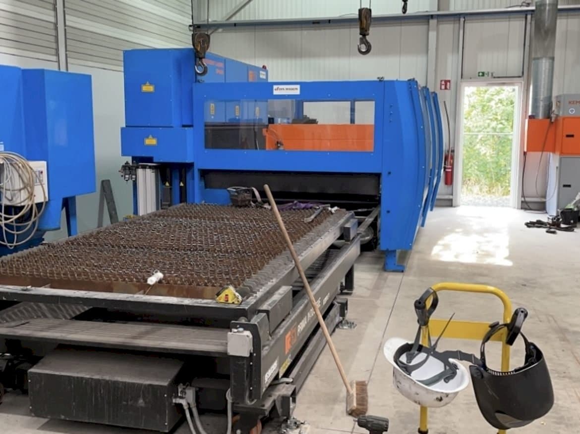 Prima Industrie Platino 1530-maskinen framifrån