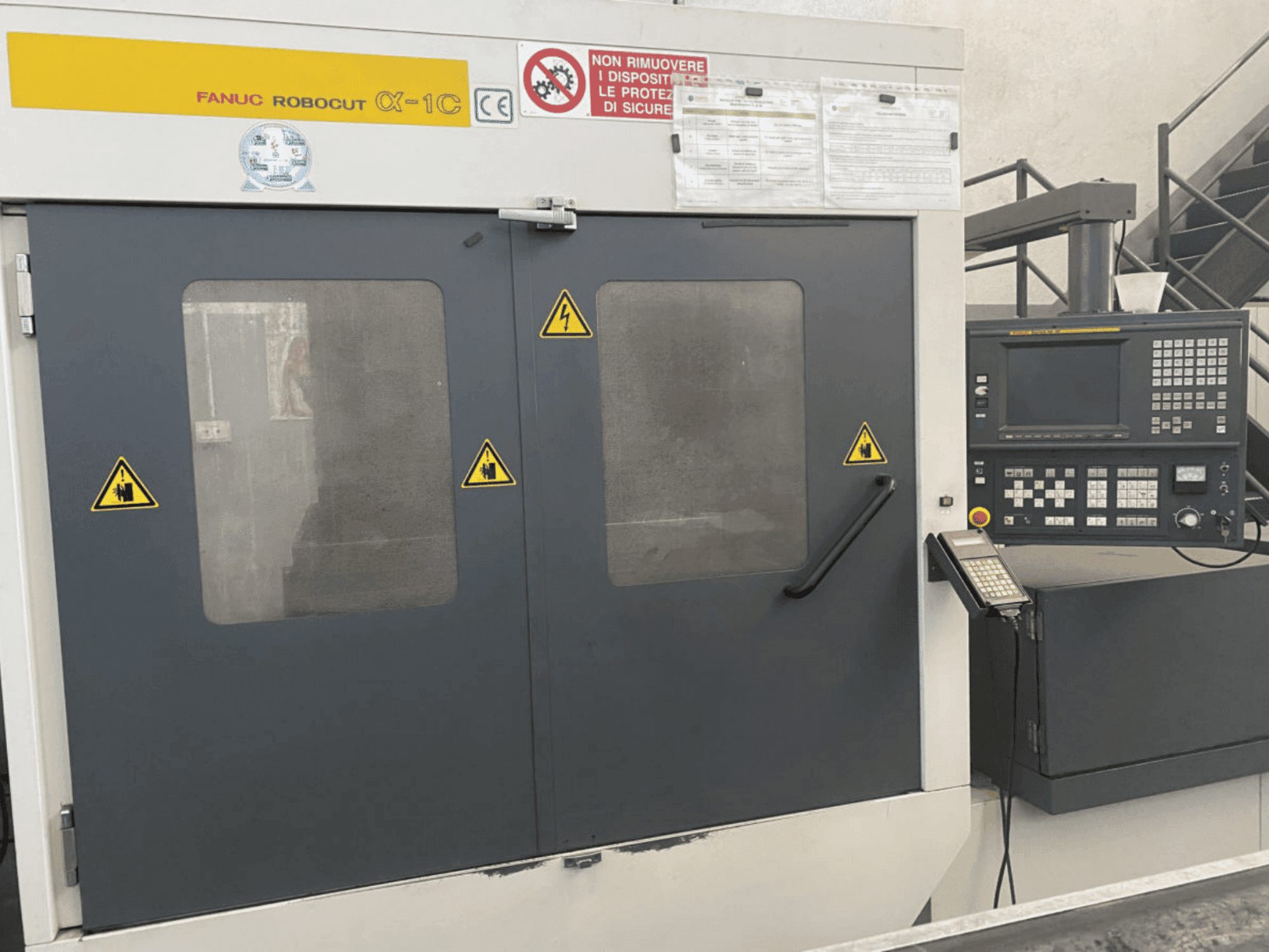 FANUC Robocut alpha-1C-maskinen framifrån