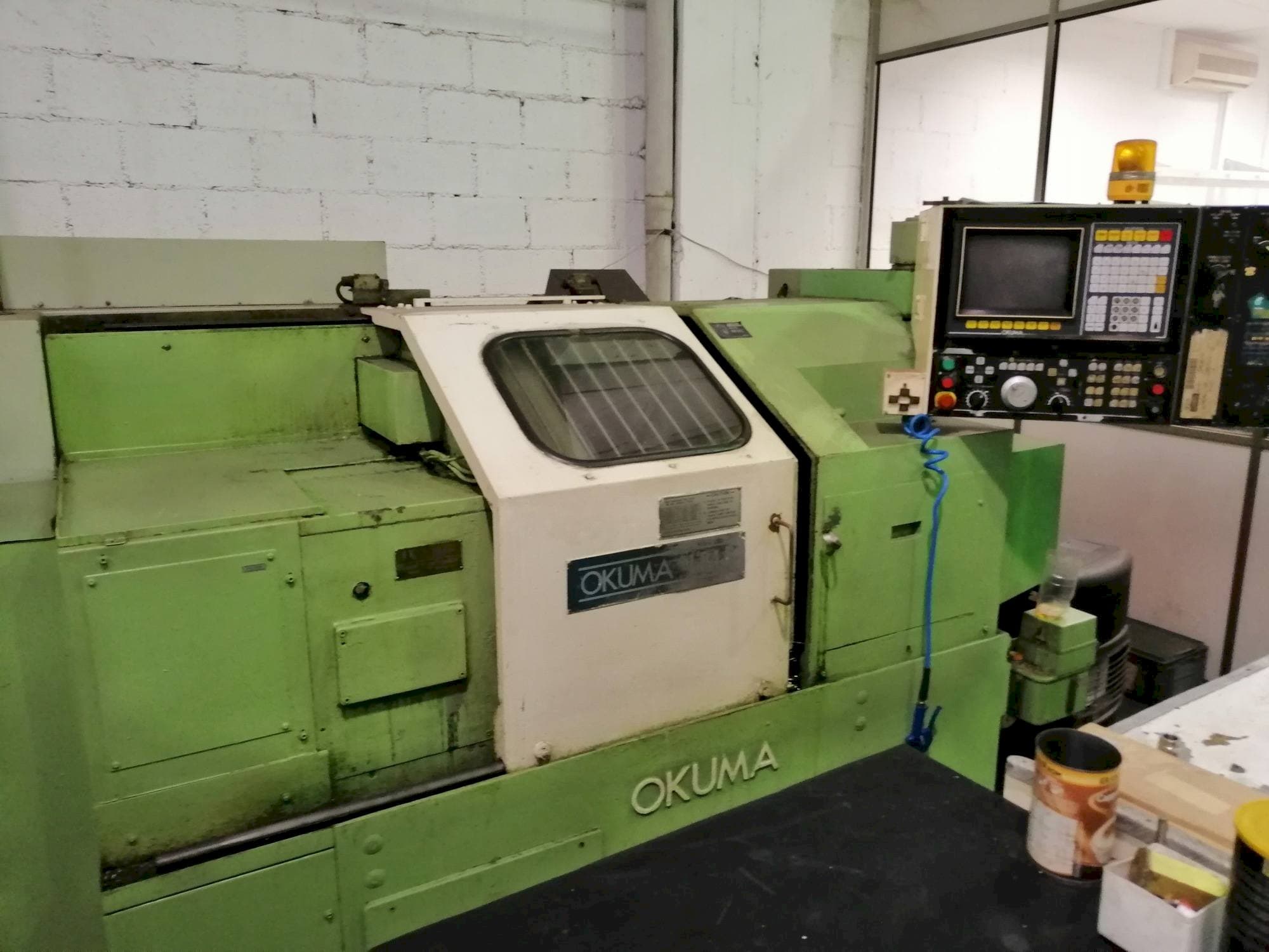 Okuma LB15-maskinen framifrån