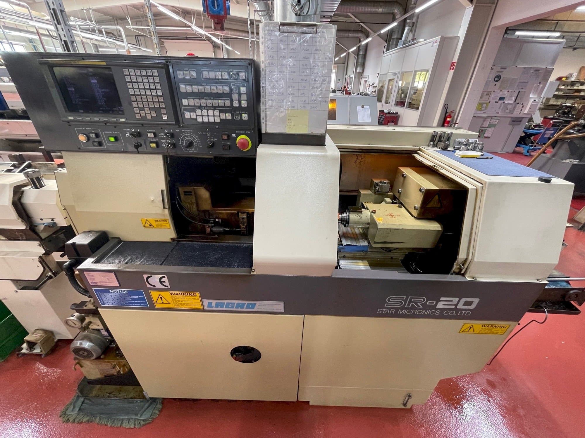 Star SR-20-maskinen framifrån