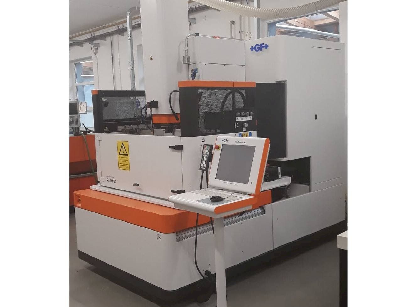 AgieCharmilles Form 30-maskinen framifrån