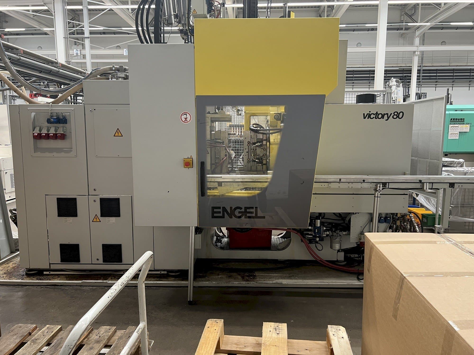 Engel VC 330H/80V/80CO-maskinen framifrån