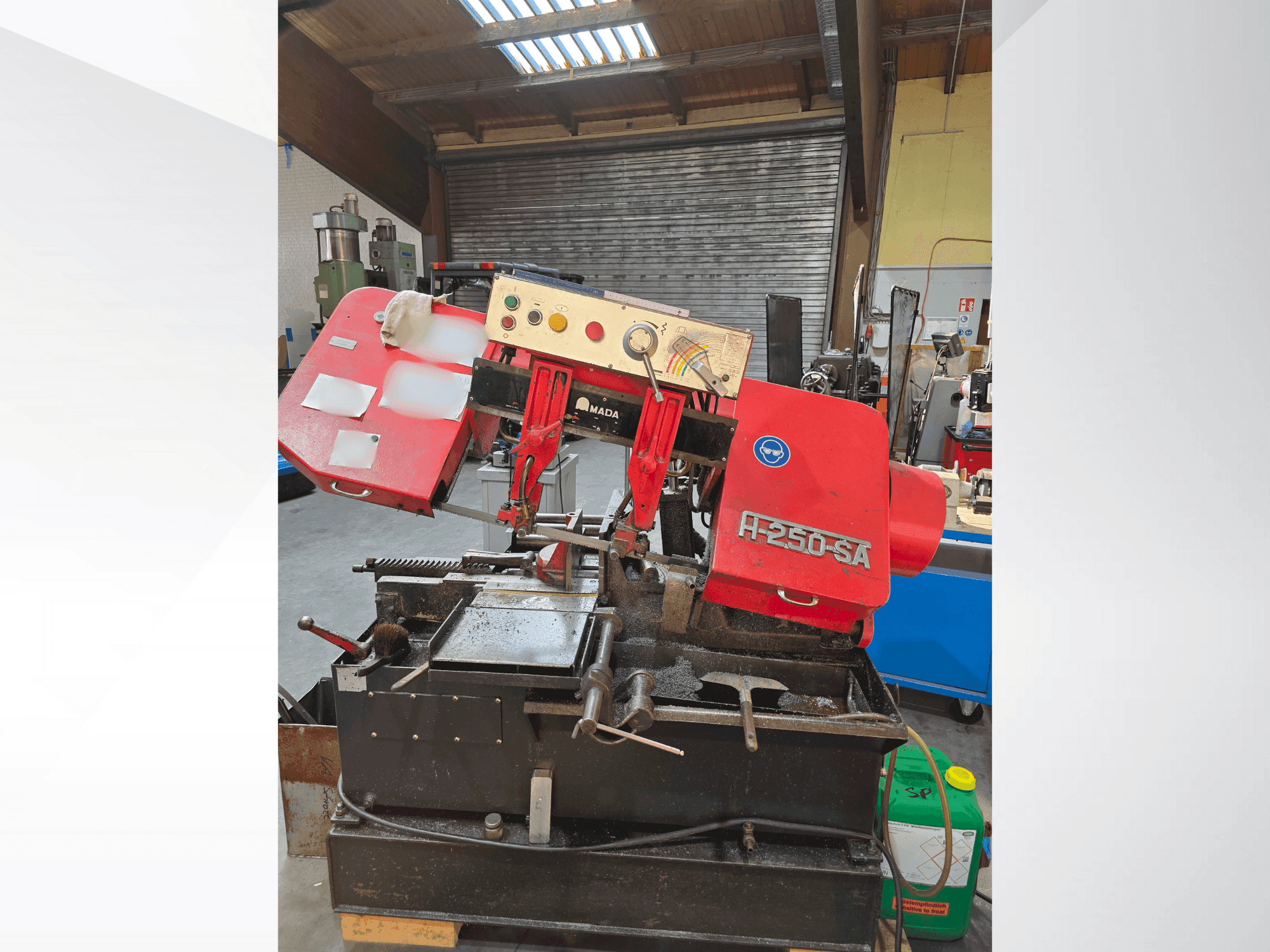 AMADA H-250SA-maskinen framifrån