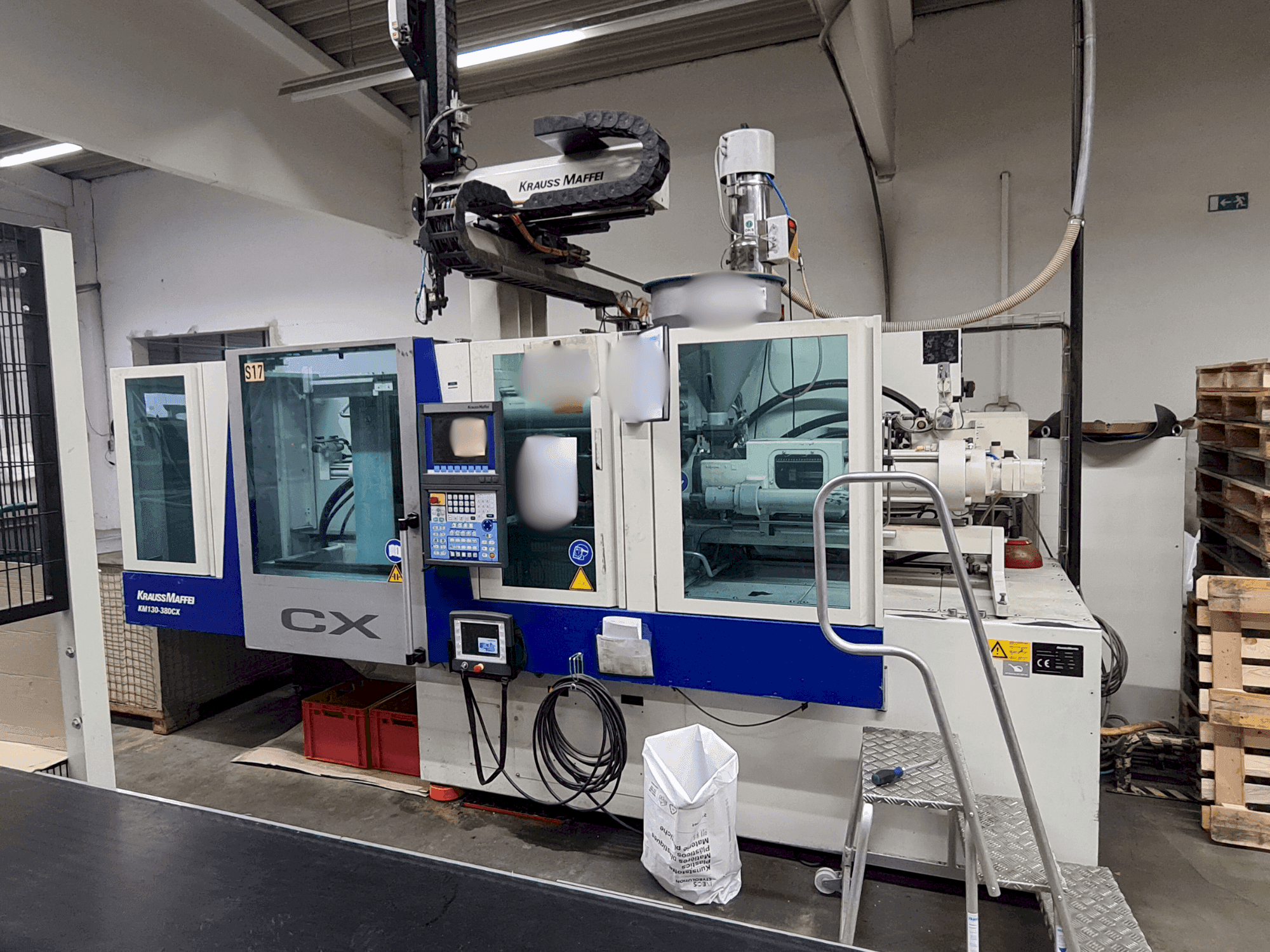 Krauss Maffei 130-380 CX-maskinen framifrån