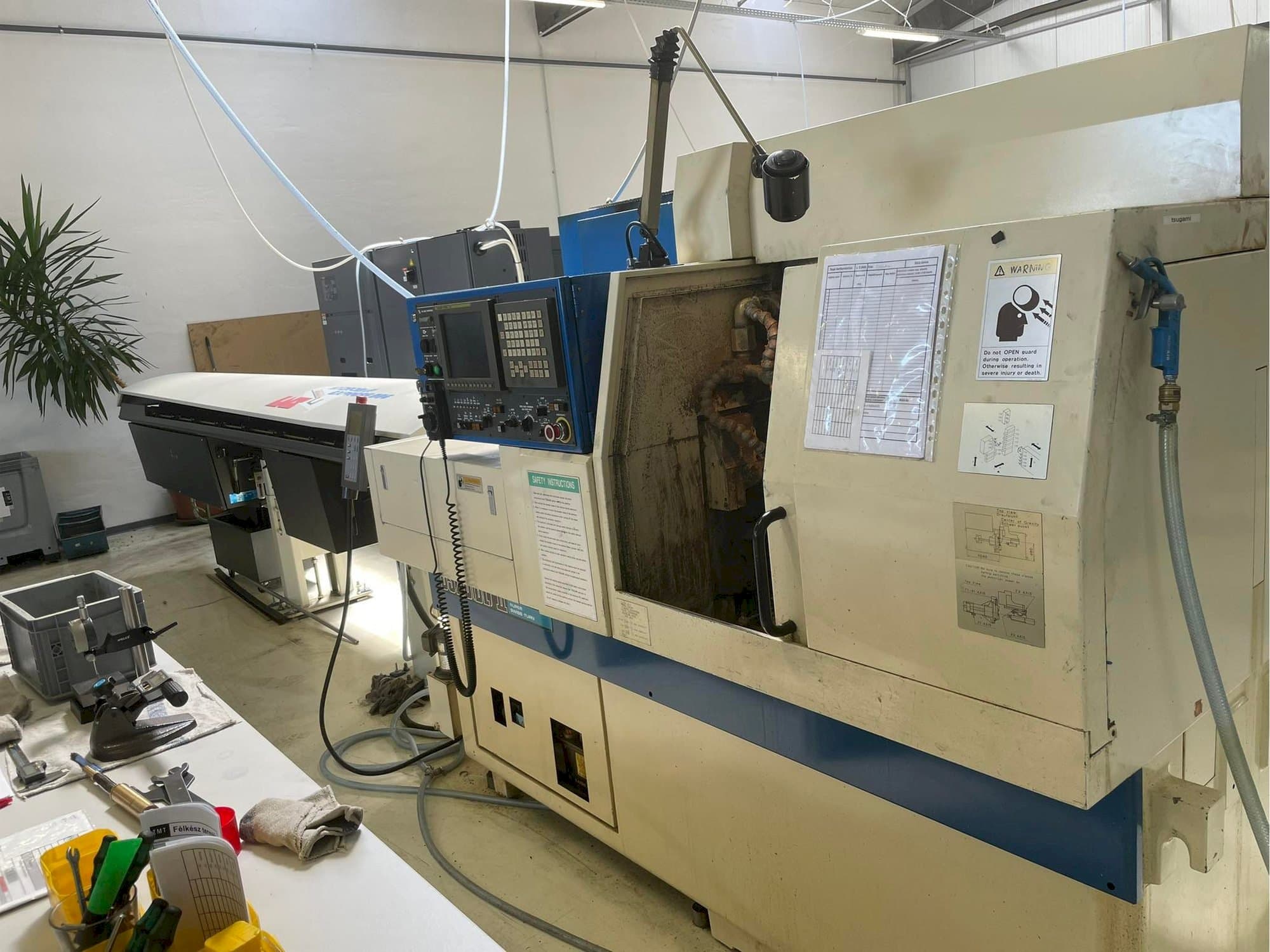 TSUGAMI BS20-II-maskinen sedd från höger sida