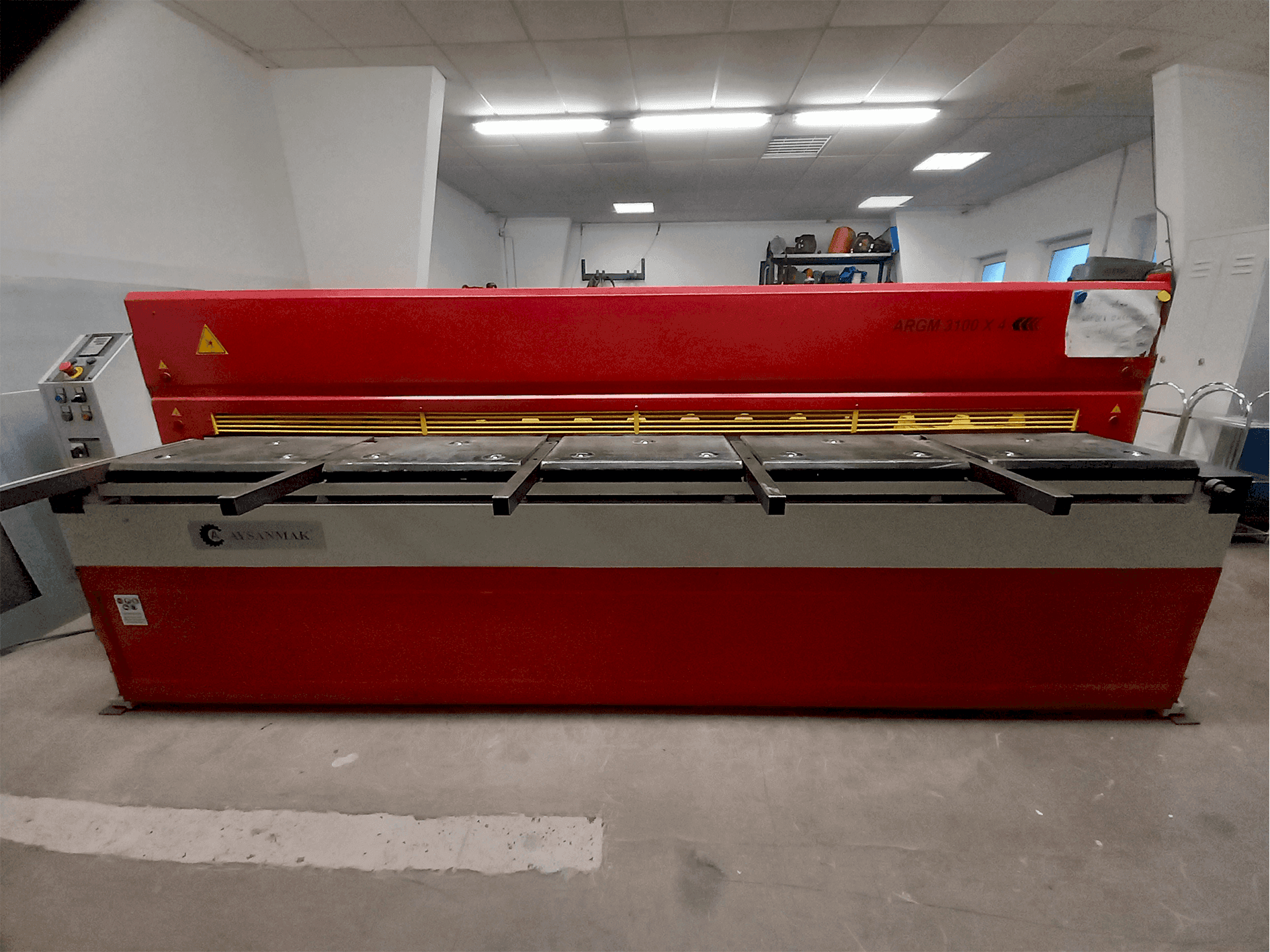 AYSANMAK ARGM 3100 x 4-maskinen framifrån