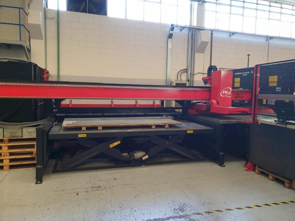 AMADA LC 2415 ALFA IV-maskinen framifrån