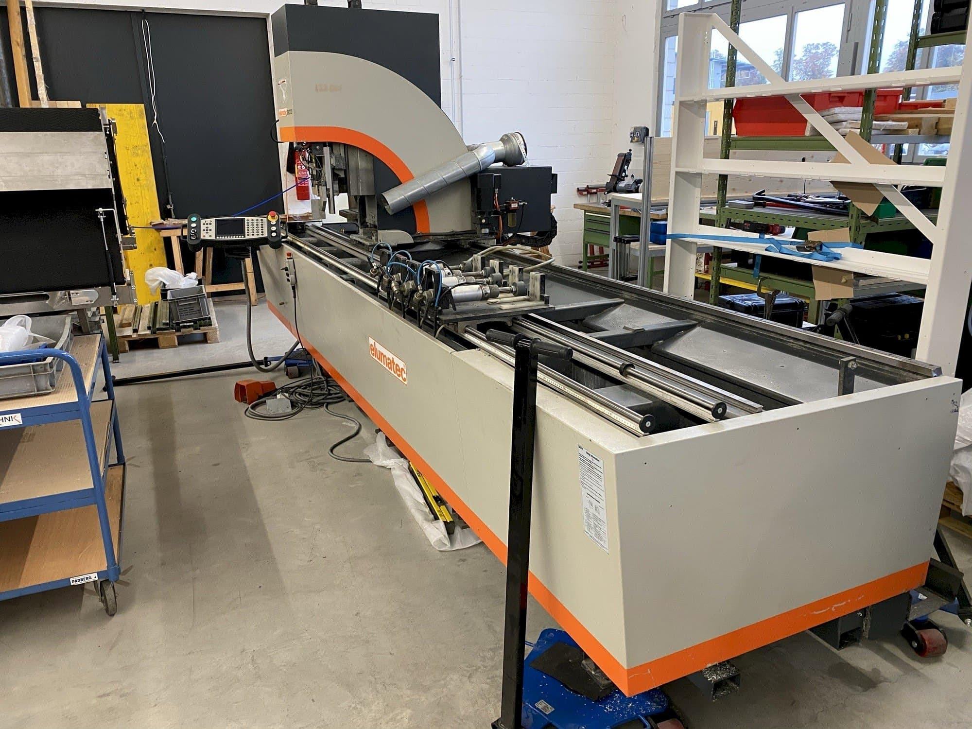 Elumatec SBZ 122/3-maskinen framifrån