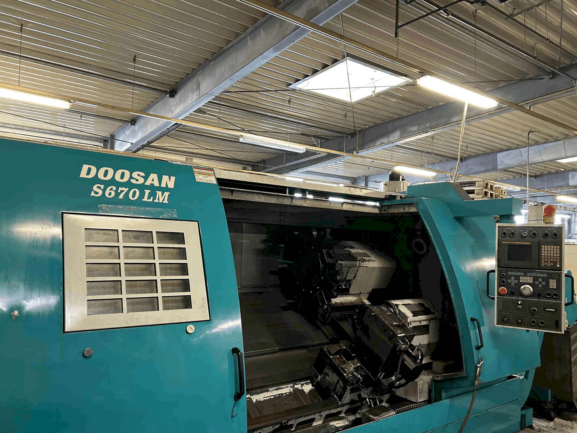 DOOSAN S670 LM-maskinen framifrån