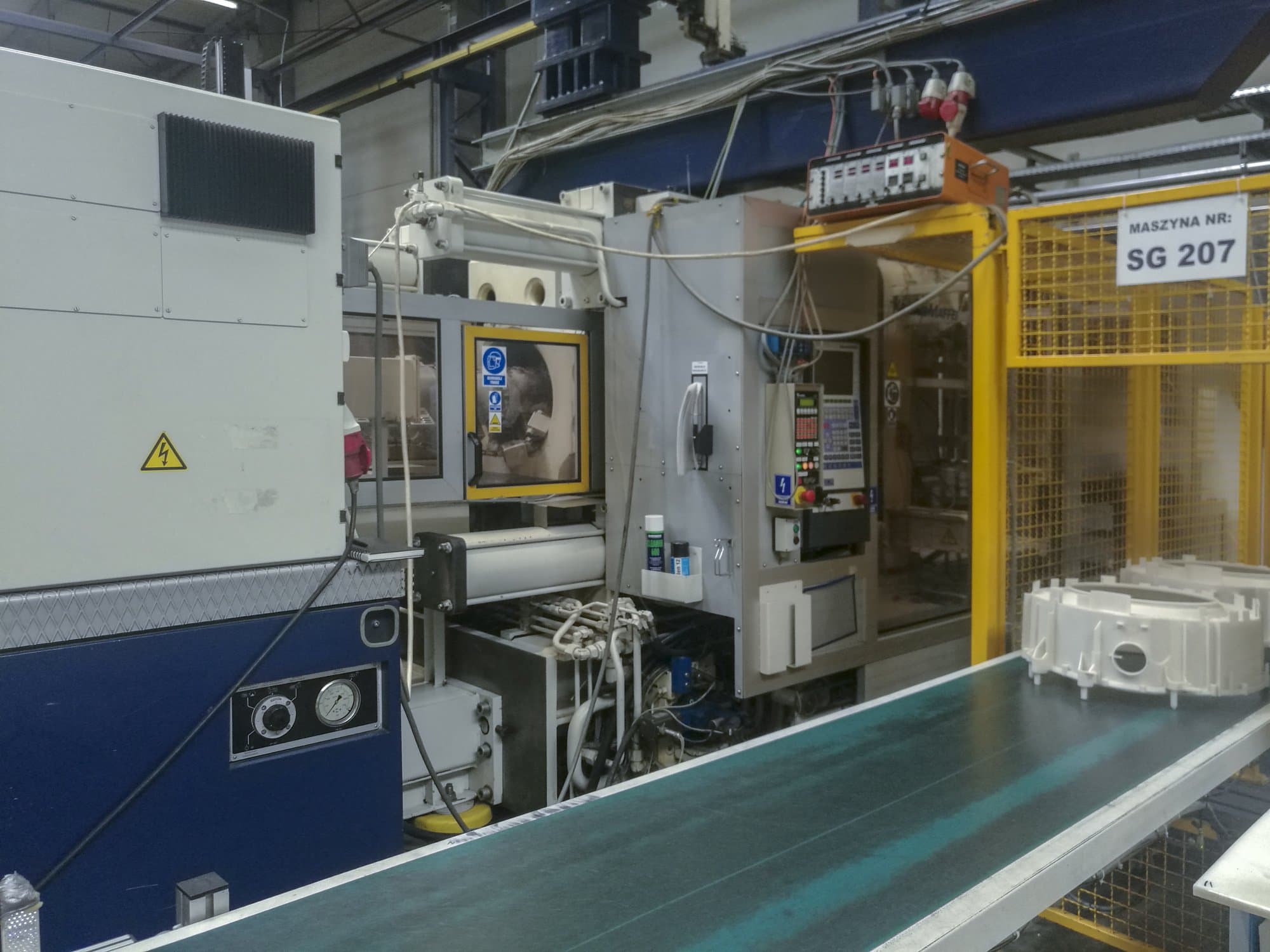 1 Krauss Maffei-maskinen sedd från vänster800-8000 MC