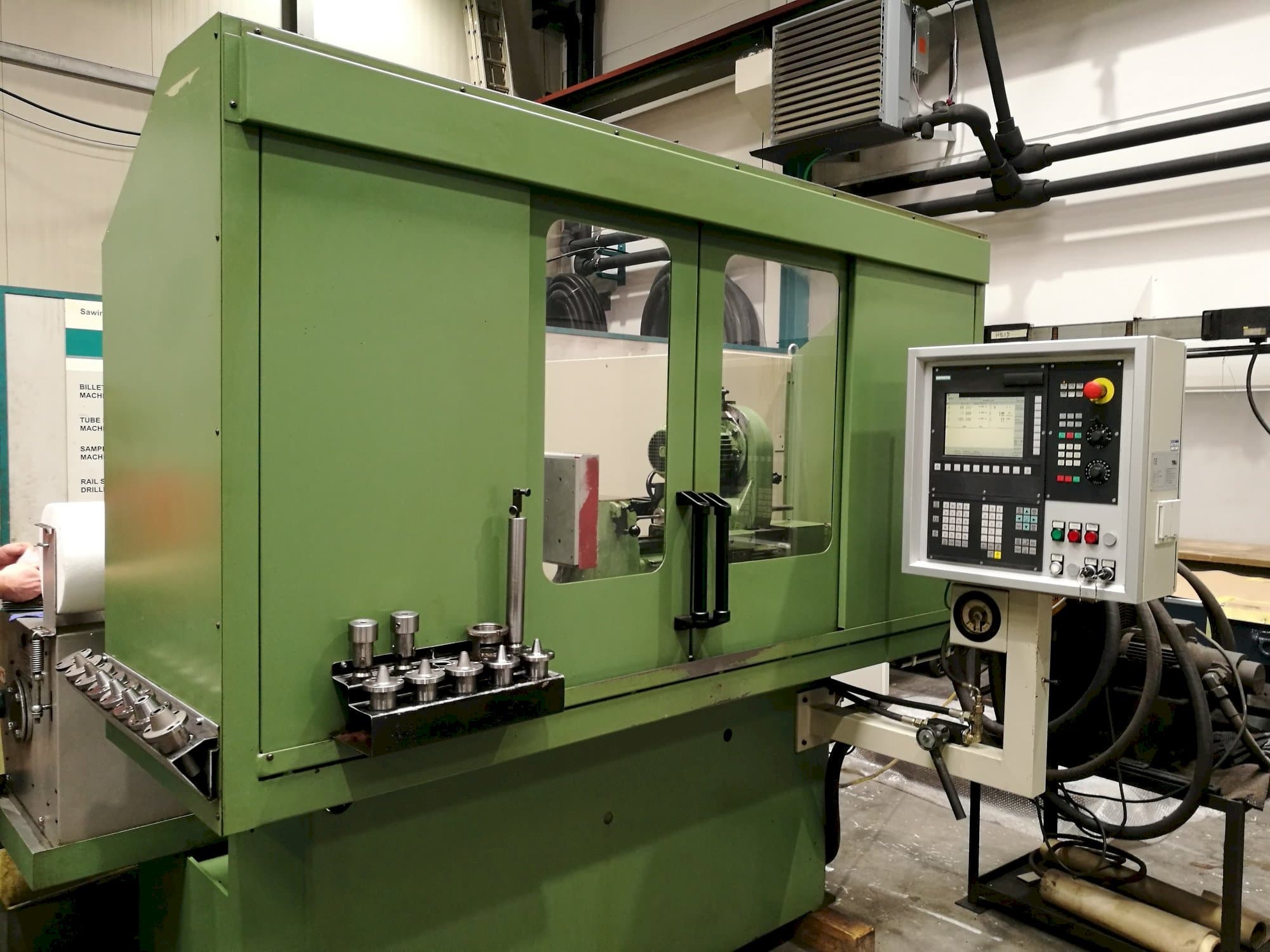 TTB M10 400 NC-maskinen framifrån