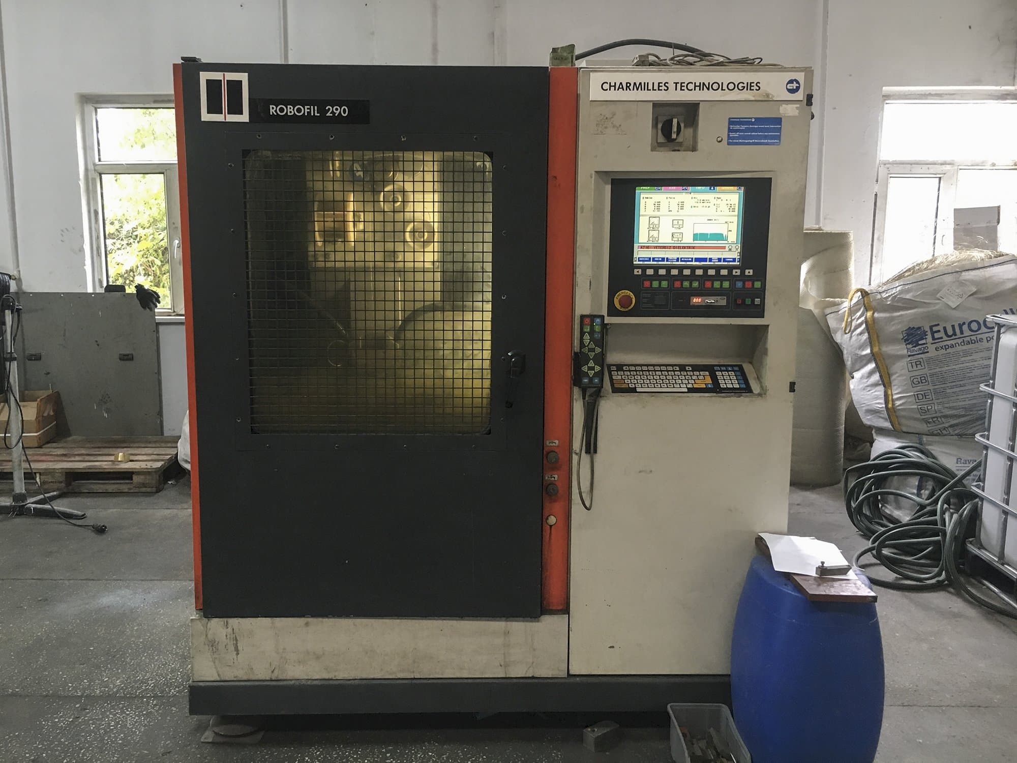 CHARMILLES-maskinen framifrånROBOFIL 290