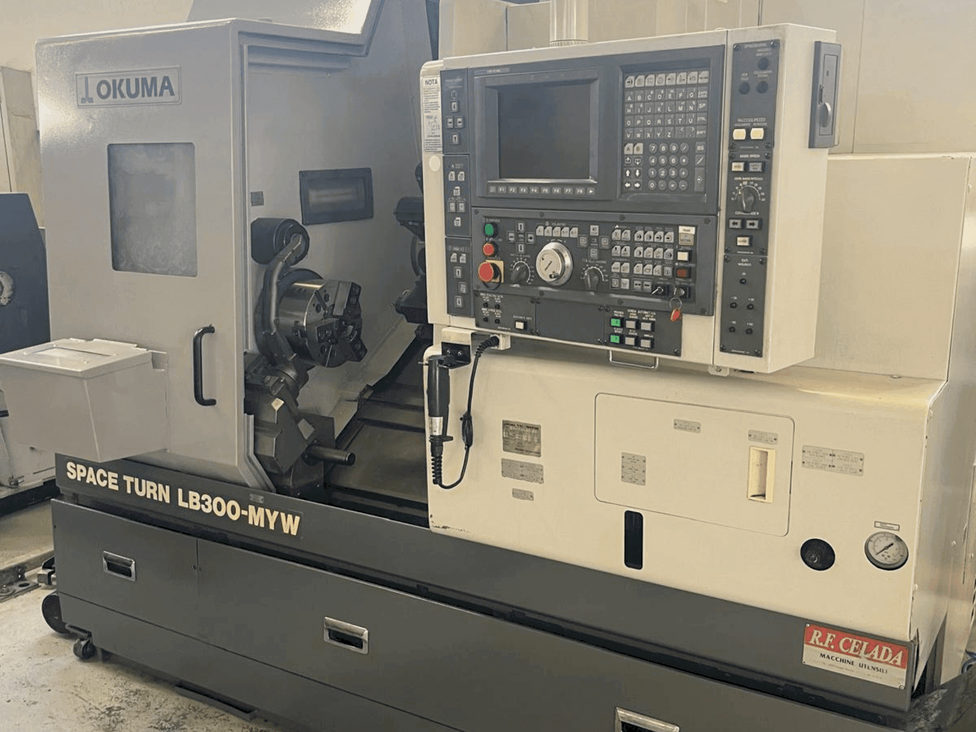 Okuma SPACE TURN LB 300 MYW-maskinen framifrån