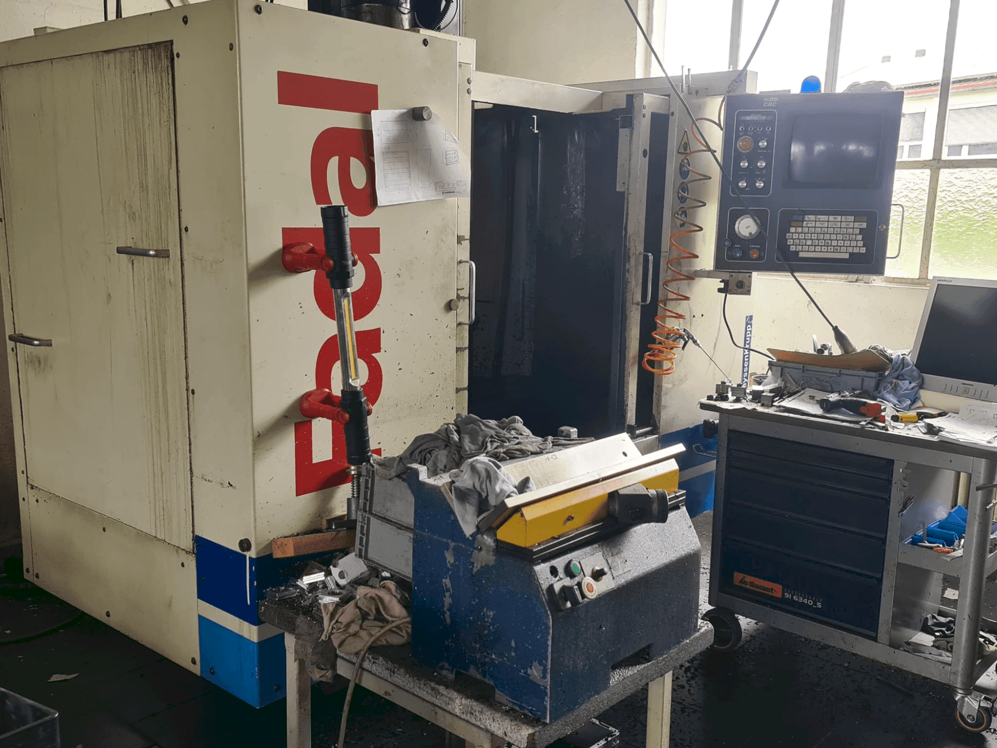 FADAL 910-maskinen framifrån