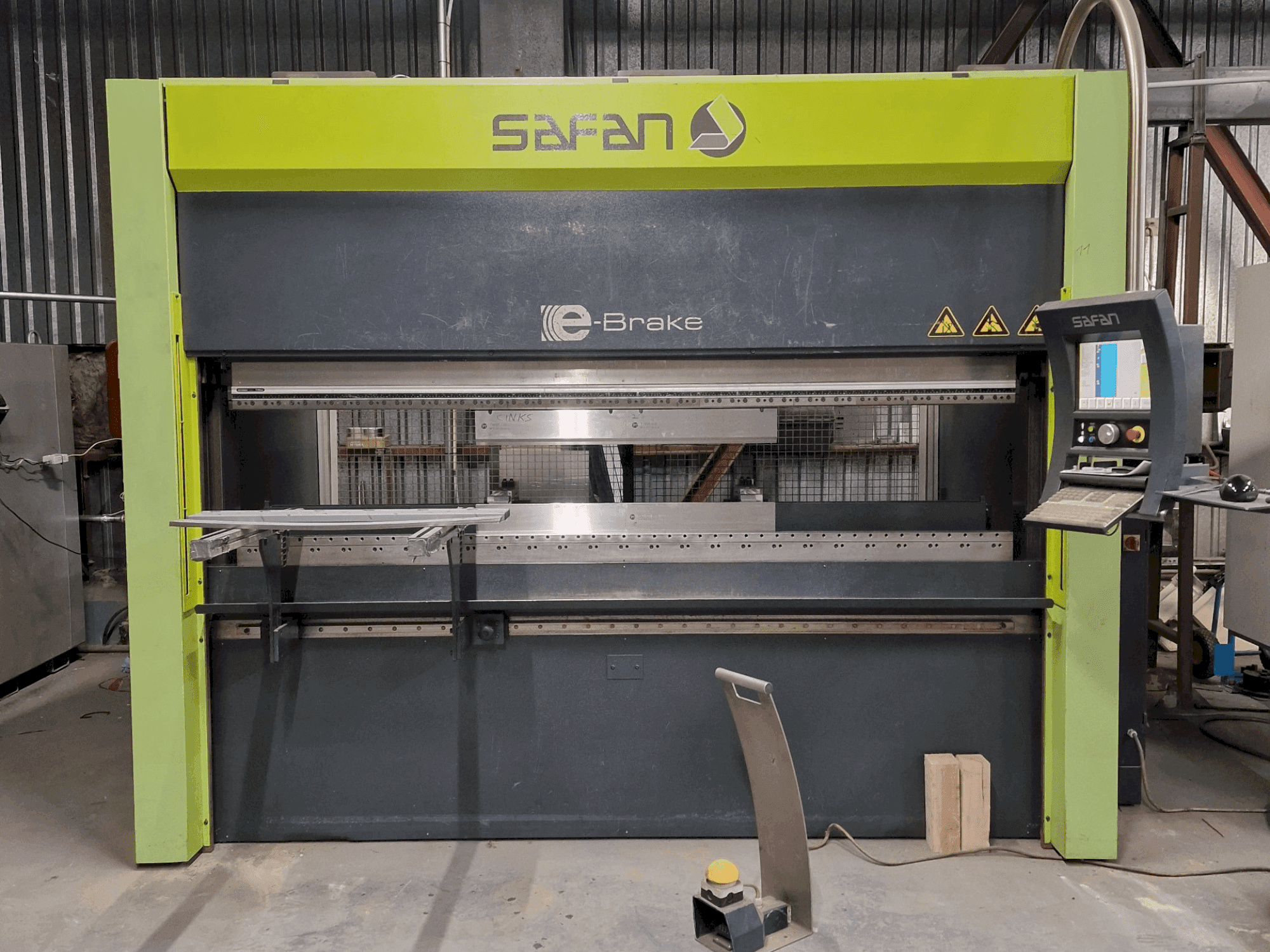 Safan E-Brake 80-2550-Ts3 Cnc-maskinen framifrån