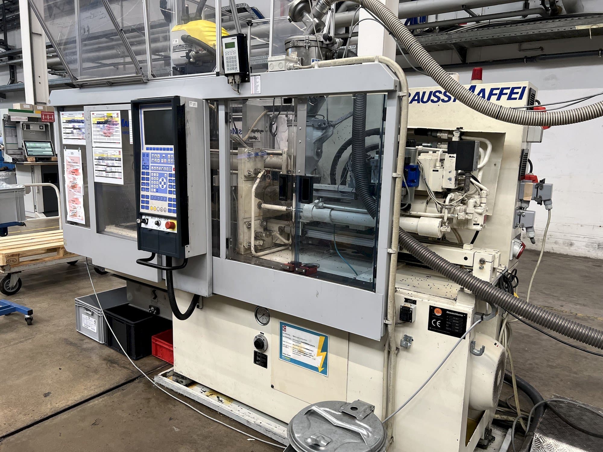 Krauss Maffei KM 50-125 C1-maskinen framifrån