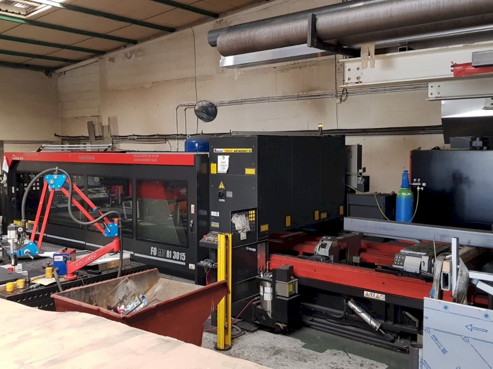 AMADA FO M2 3015 RI-maskinen framifrån