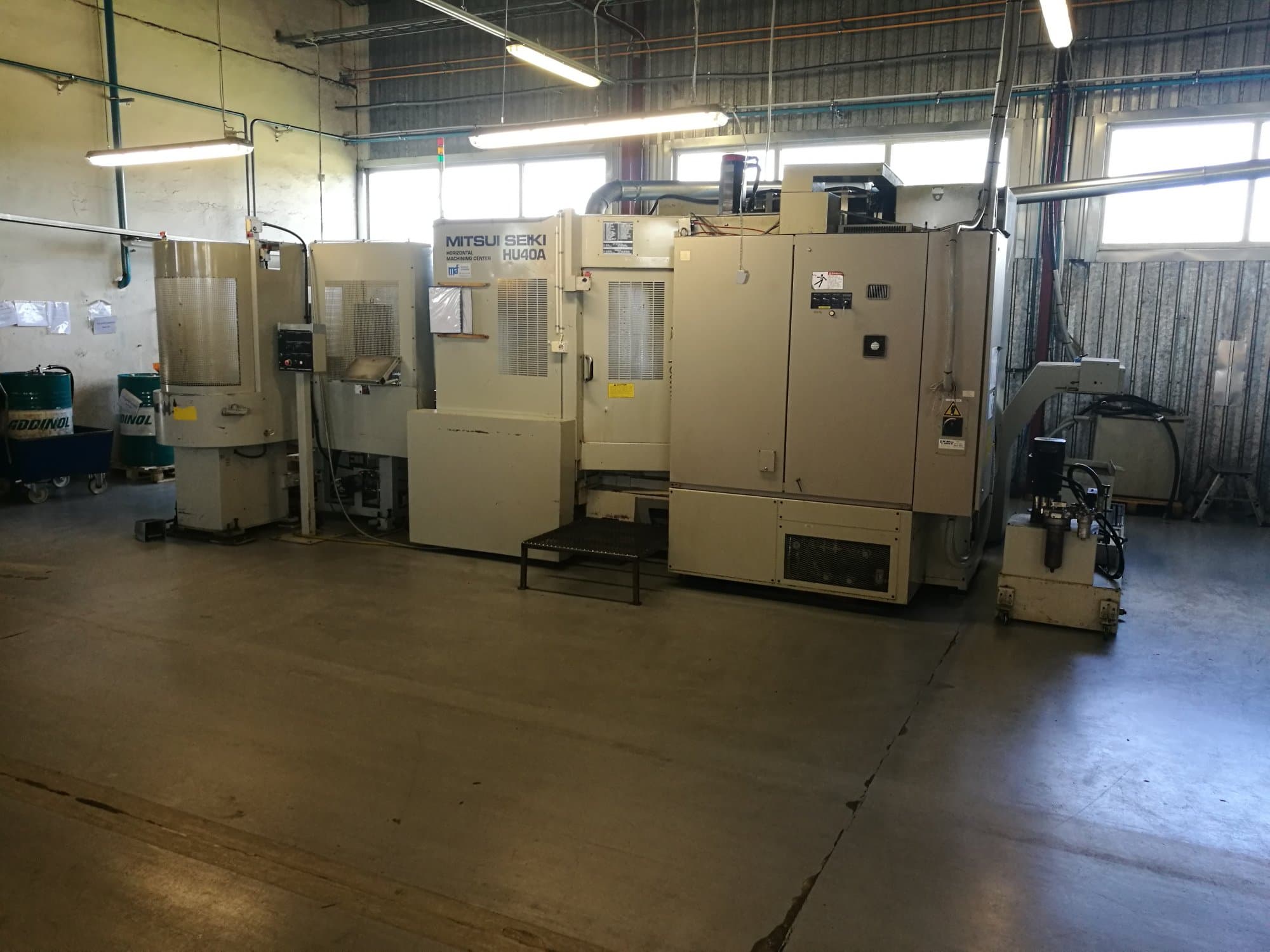 1 Mitsui Seiki-maskinen framifrånHU40A