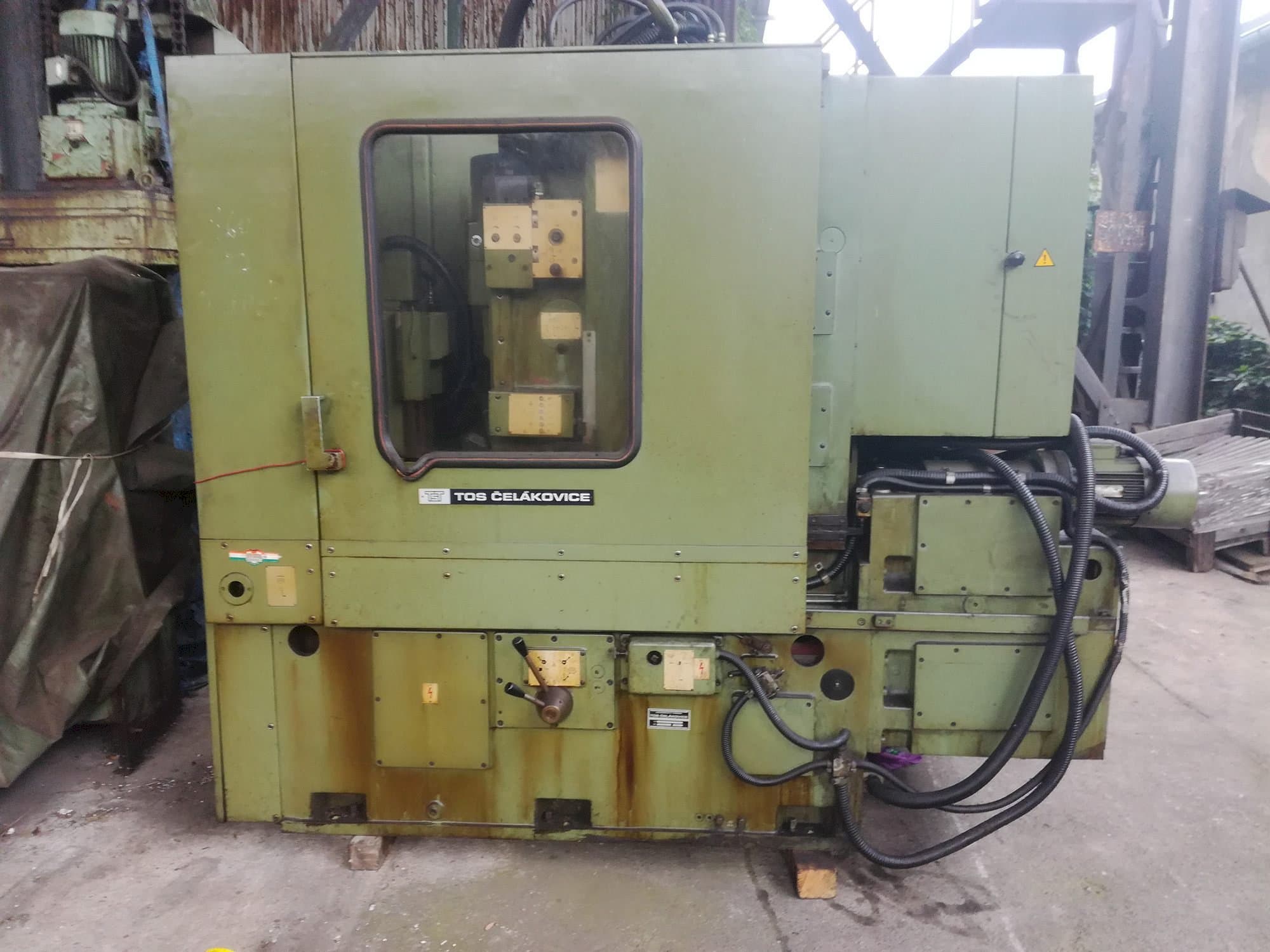 TOS OHA 16B-maskinen framifrån