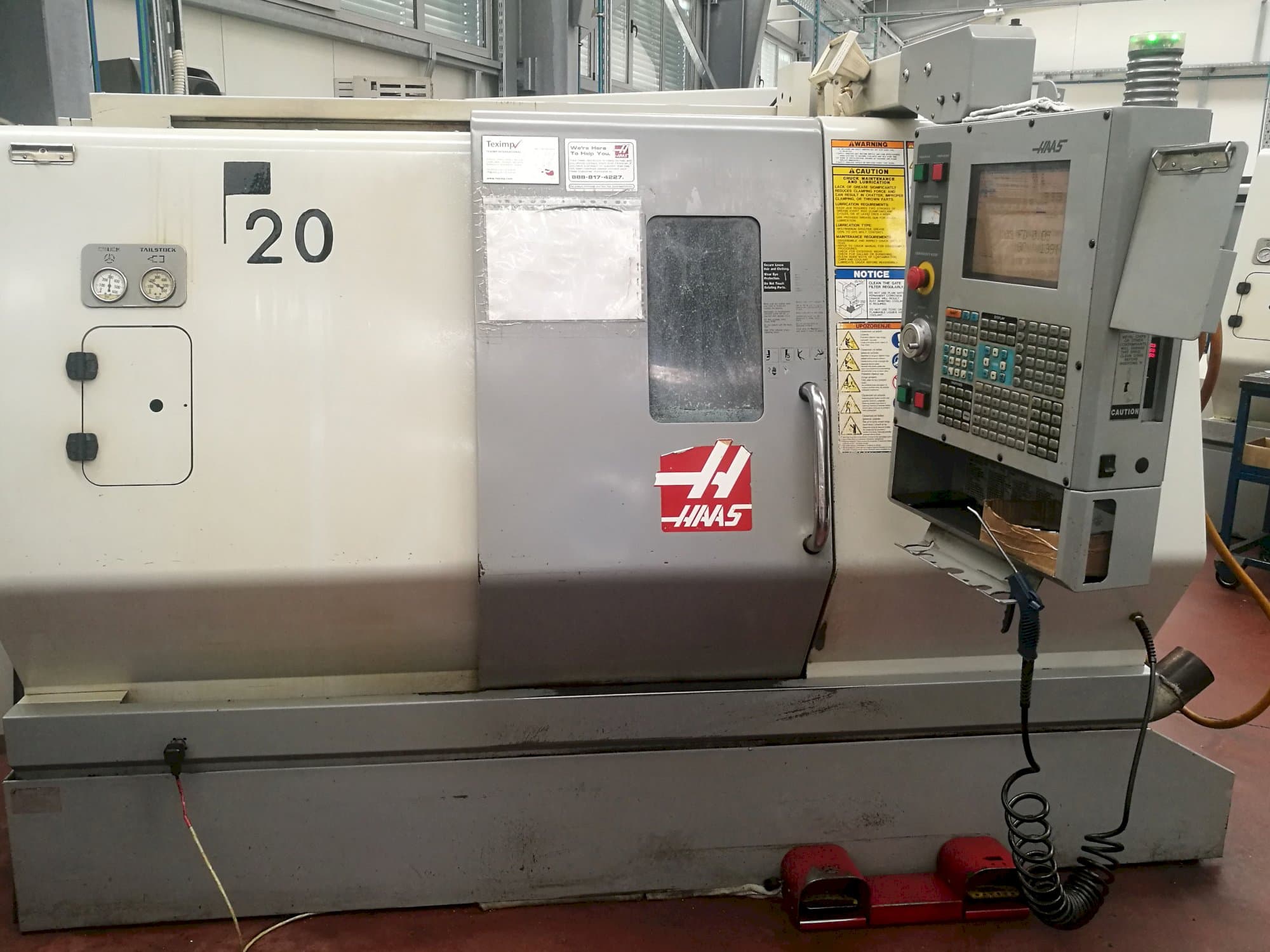 HAAS-maskinen framifrånSL-20THE