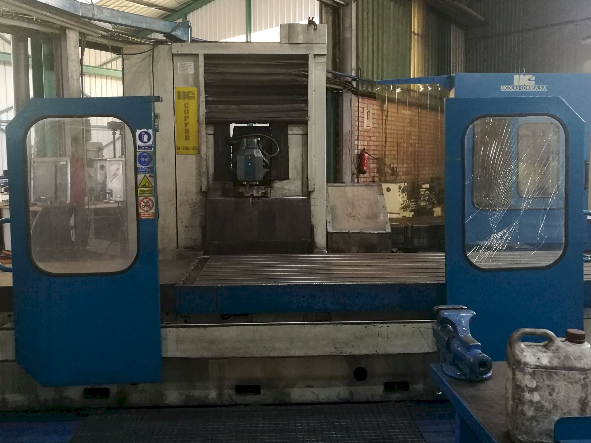 Correa-maskinen framifrånA25-25