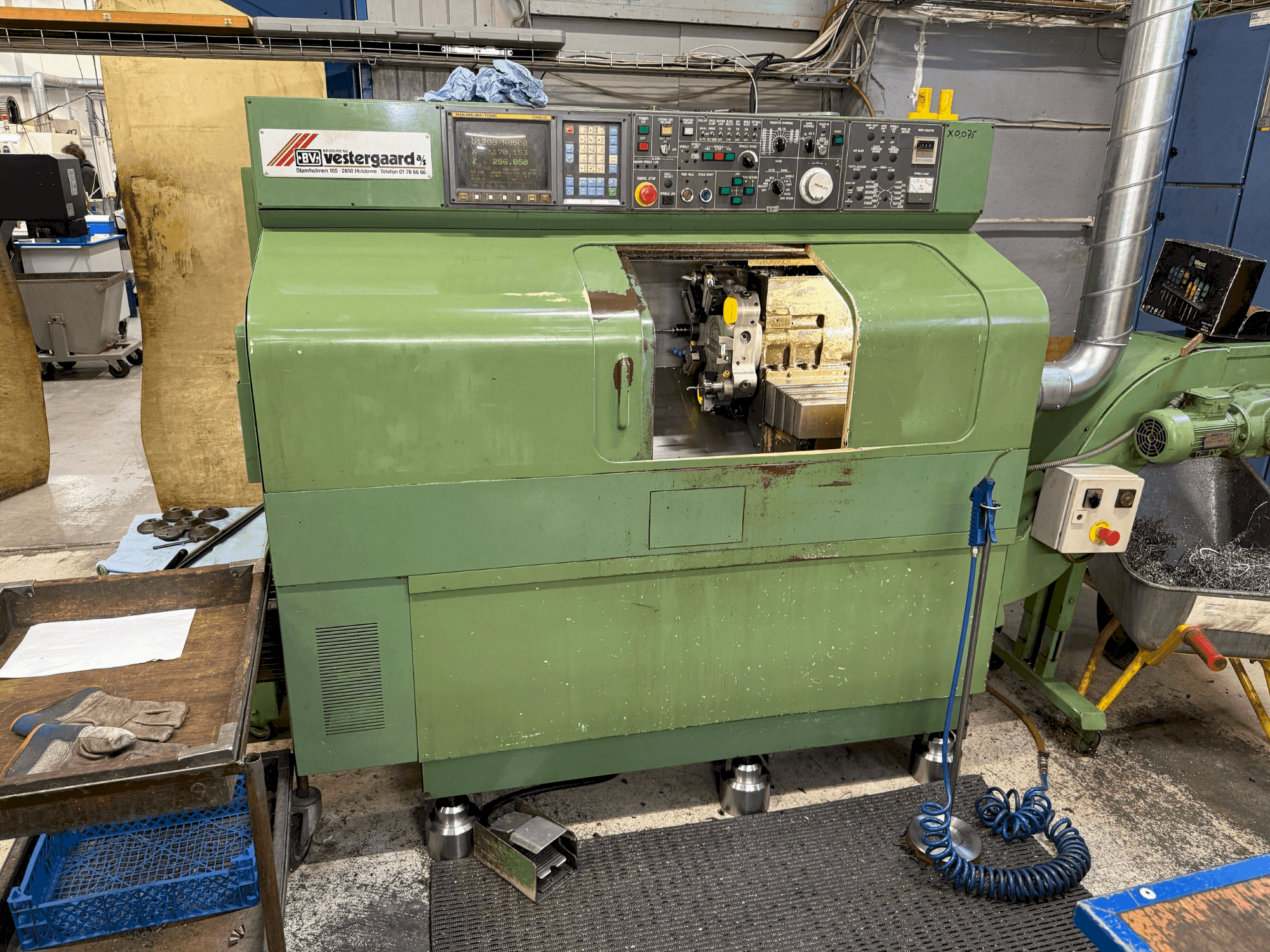 NAKAMURA TMC-15-maskinen framifrån