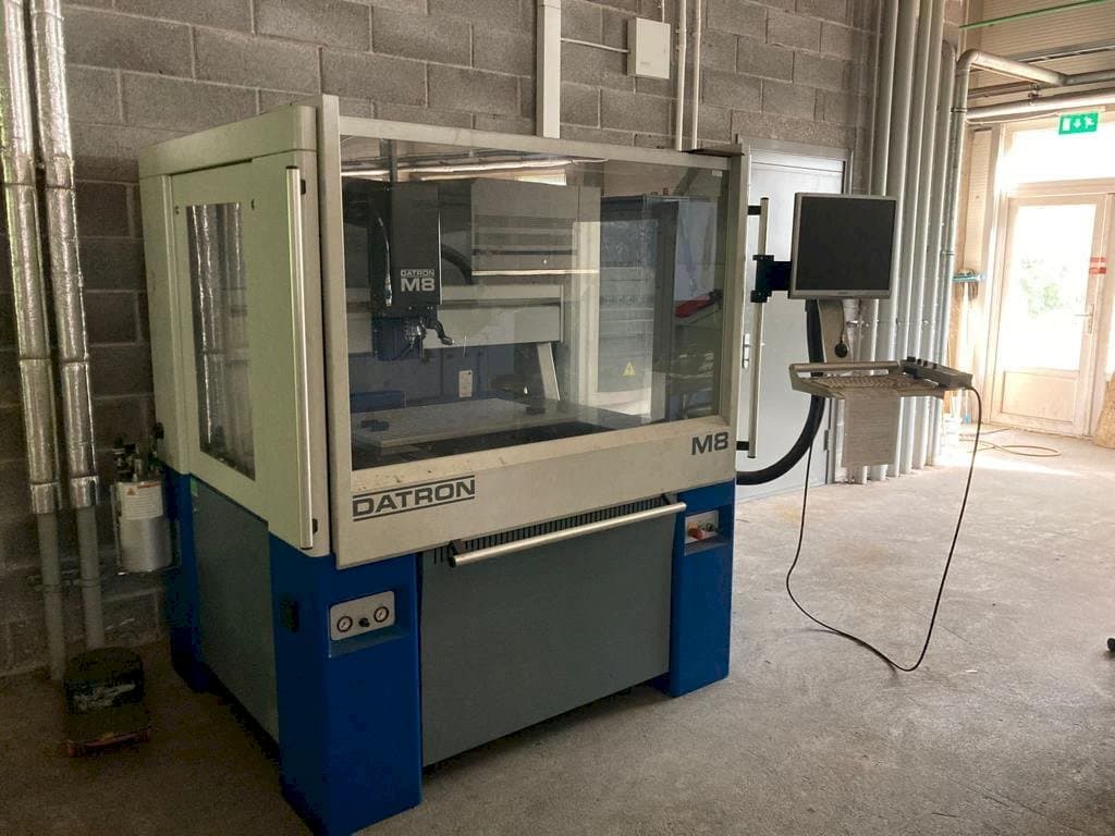 Datron M8A-maskinen framifrån