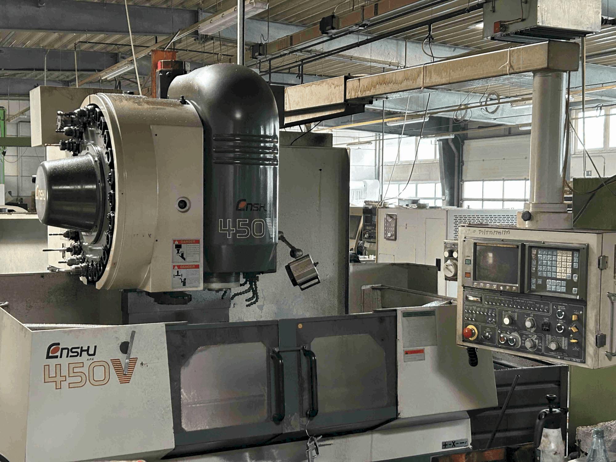 Enshu 450 V-maskinen framifrån