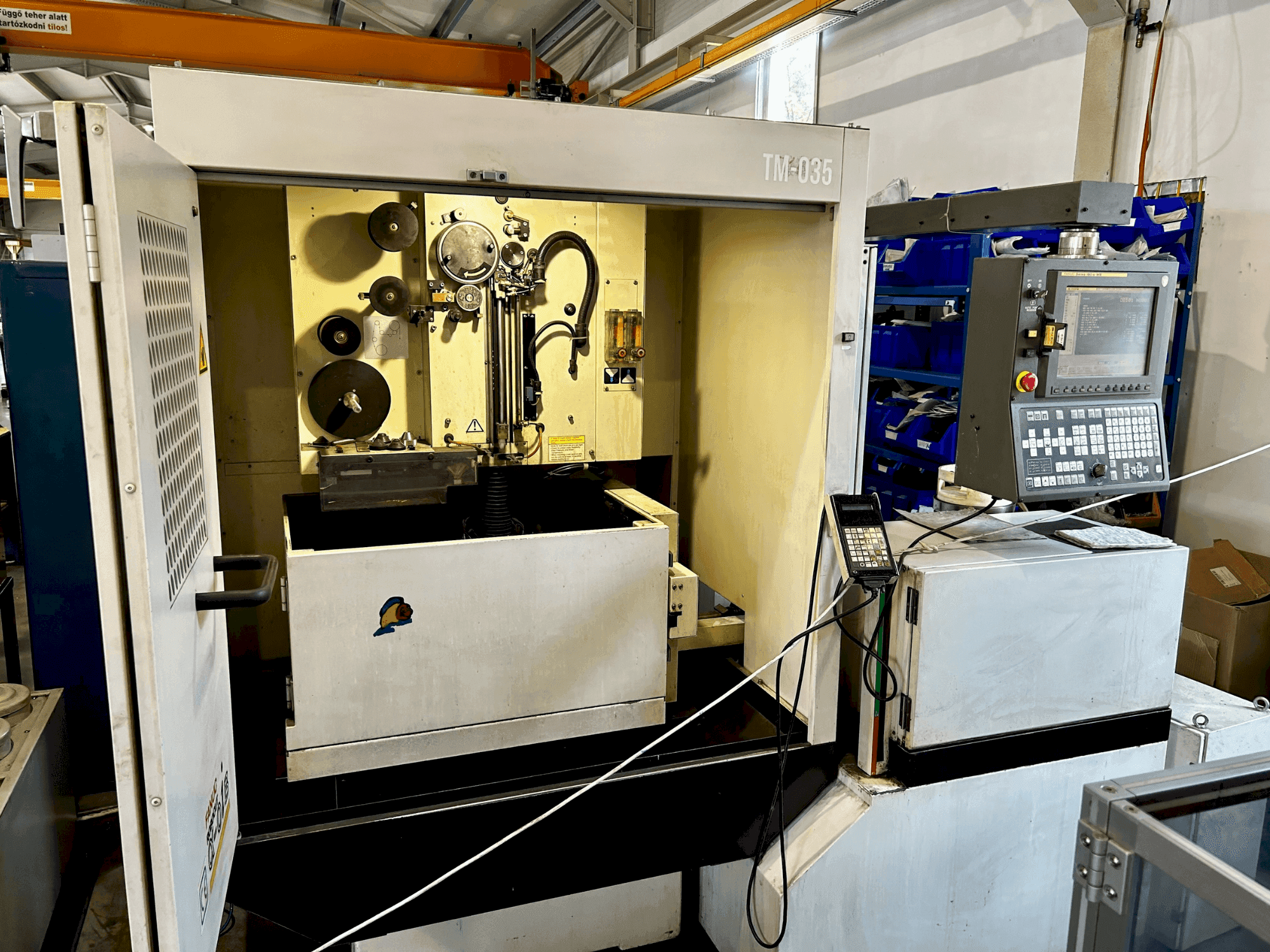 FANUC Robocut α-0iB-maskinen framifrån