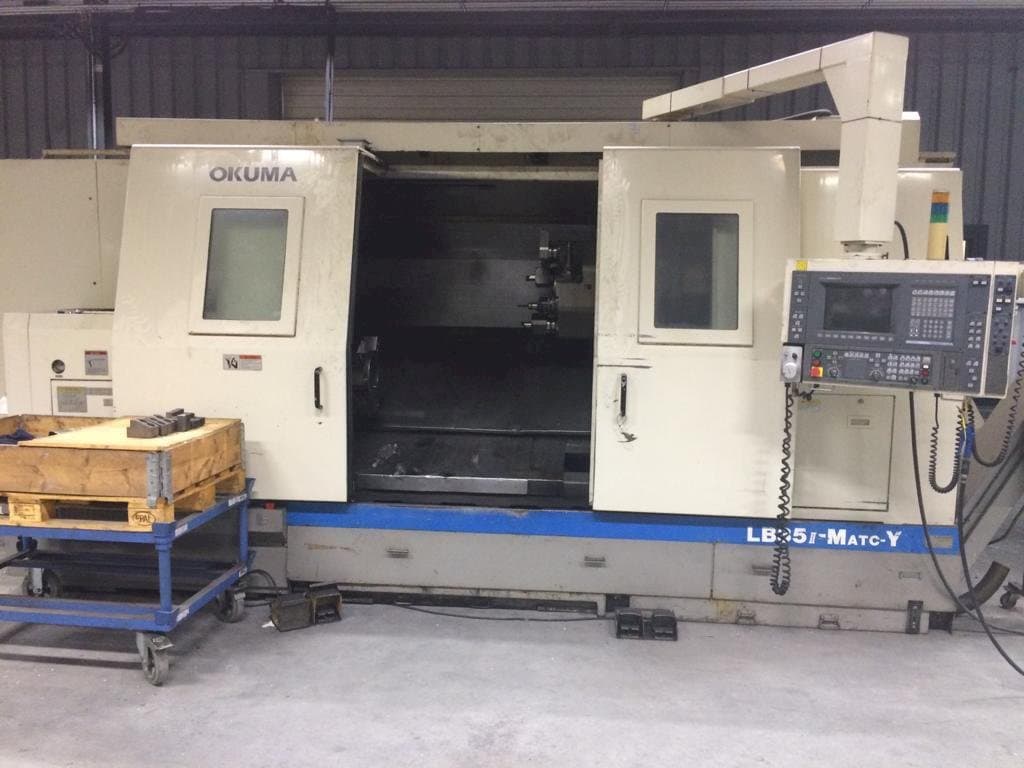 Okuma LB35 II-maskinen framifrån