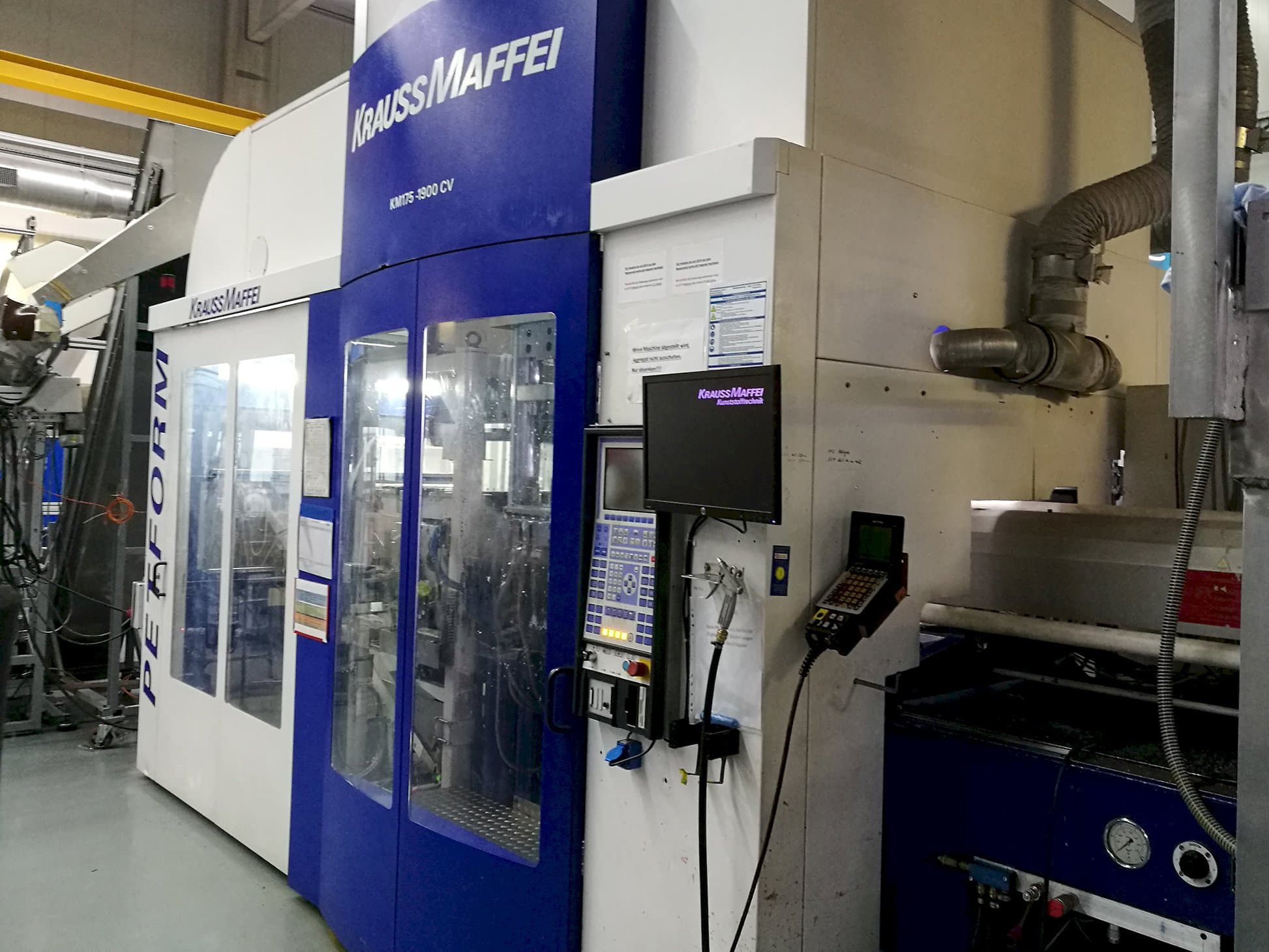 Krauss Maffei-maskinen sedd från höger175-1900 CV