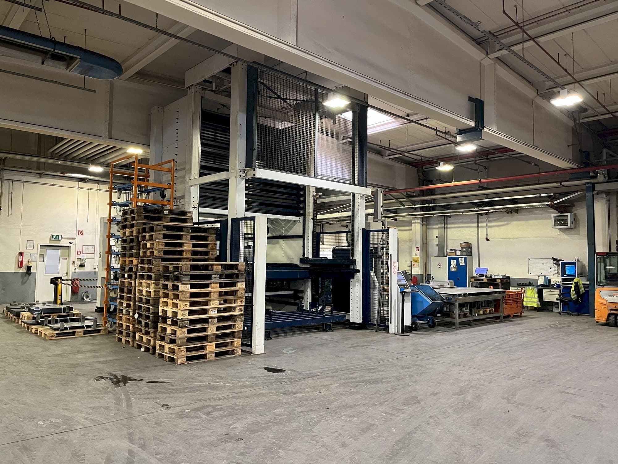 TRUMPF TruLaser 3030 L20 / Tru Store 3030-maskinen framifrån