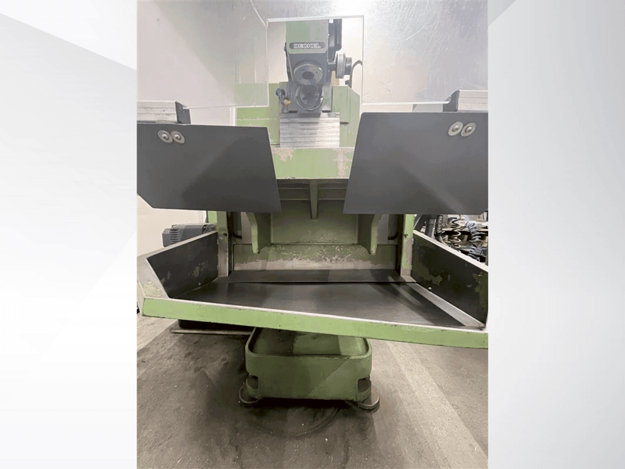 DECKEL FP2A-maskinen framifrån