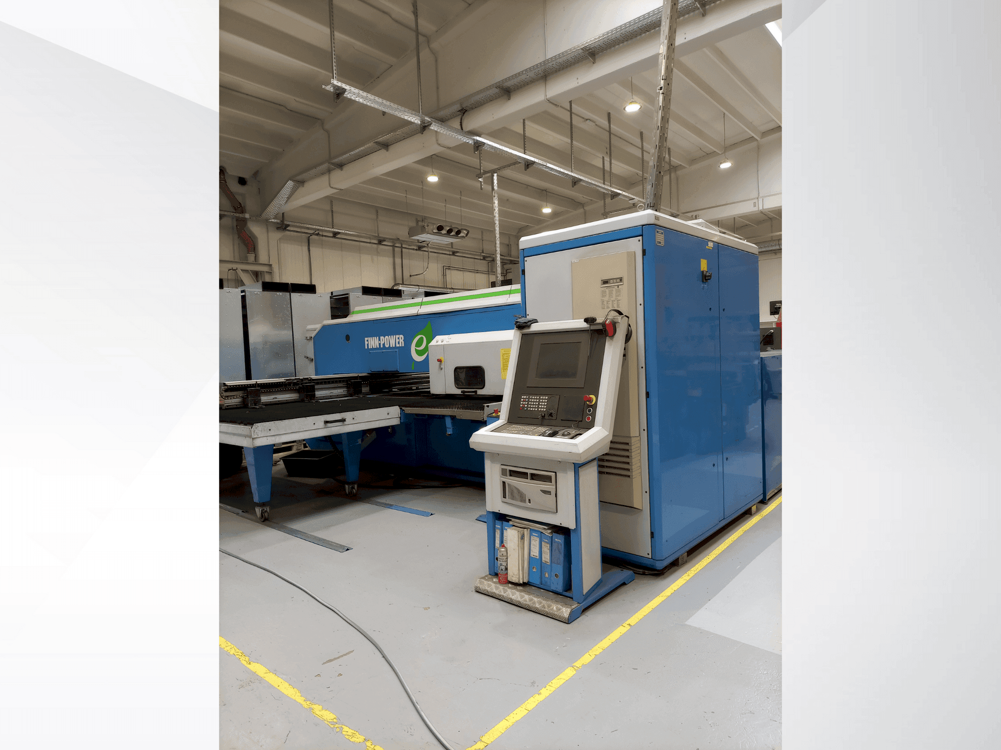 Finn-Power E5 U-maskinen framifrån