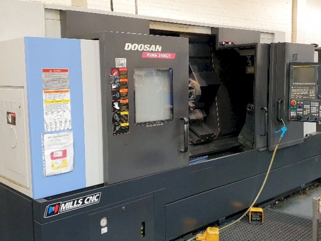 Doosan Puma 3100LY-maskinen framifrån