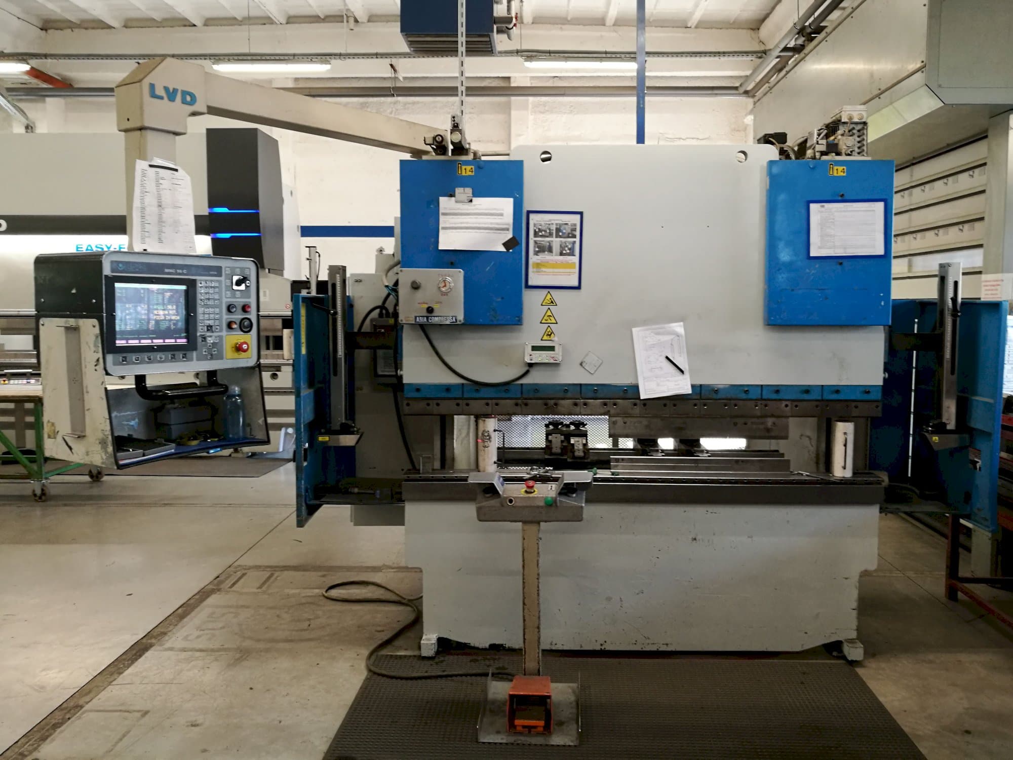 LVD-maskinen framifrånPPEB 50/20 MNC 95