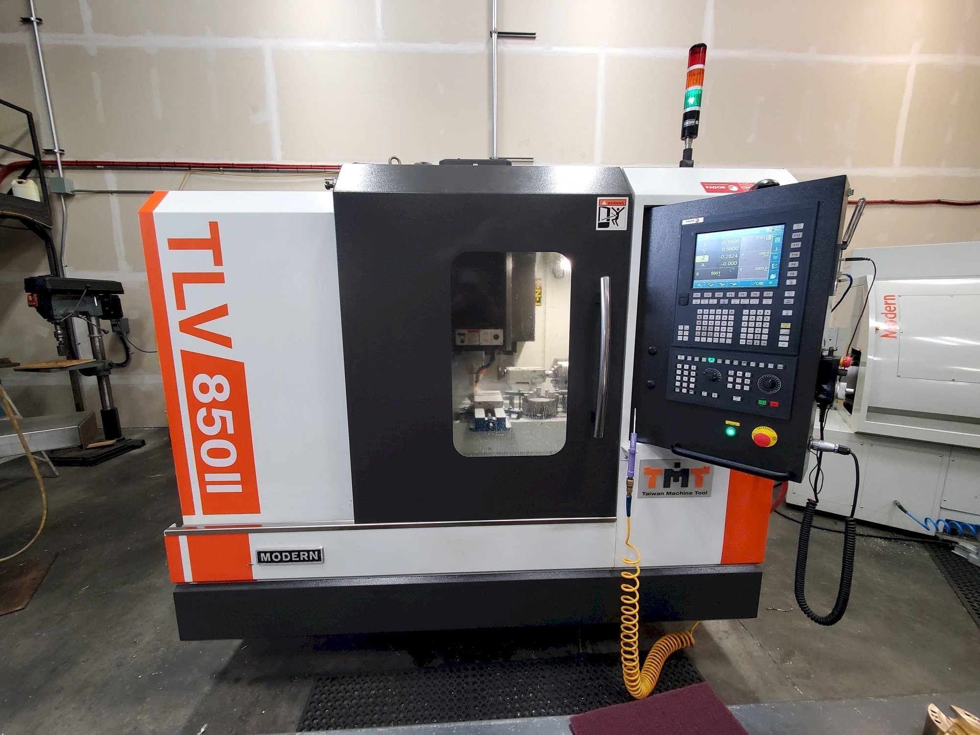 Modern TLV-85011-maskinen framifrån