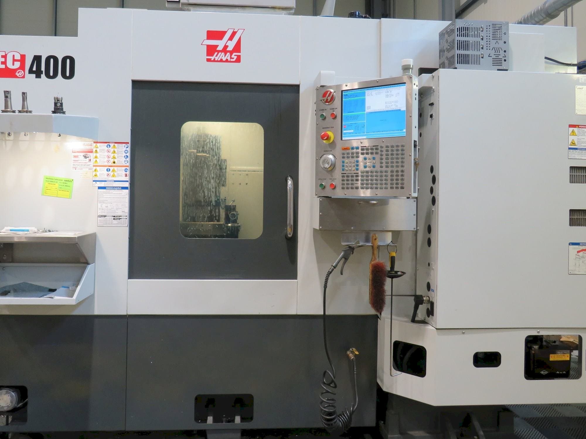 HAAS EC-400-maskinen framifrån