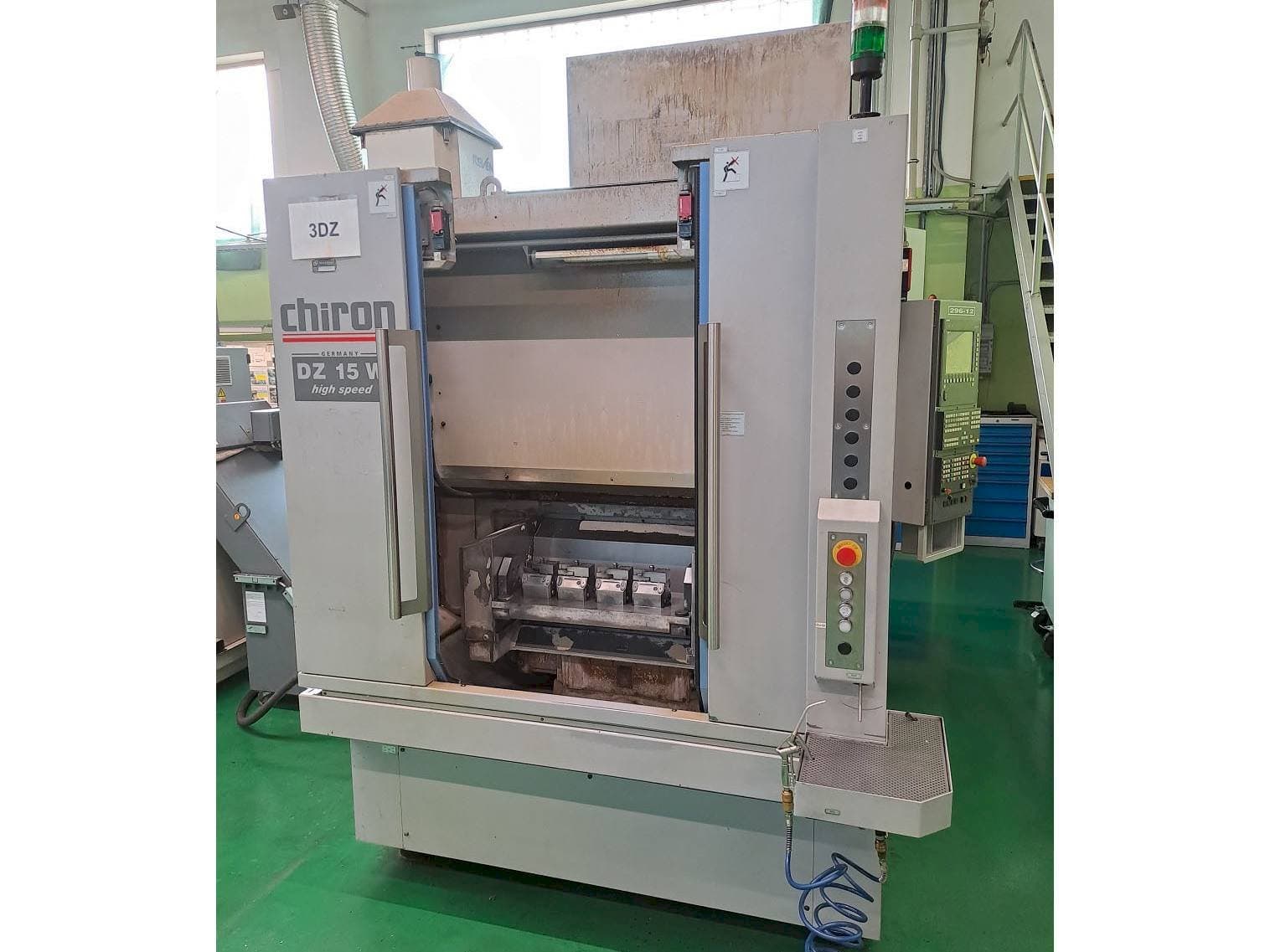 CHIRON DZ 15W HS-maskinen framifrån