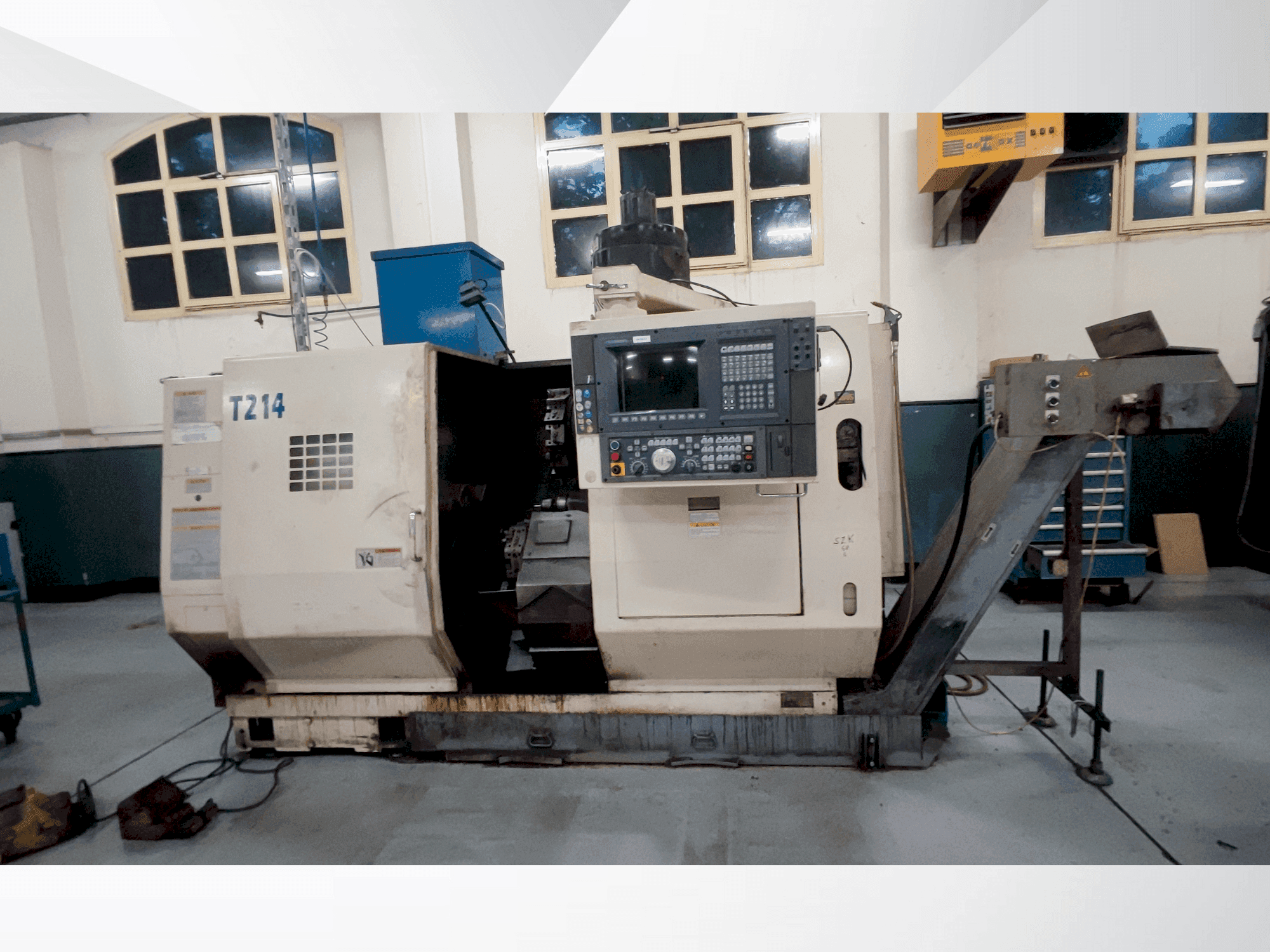 Okuma LU 15-maskinen framifrån