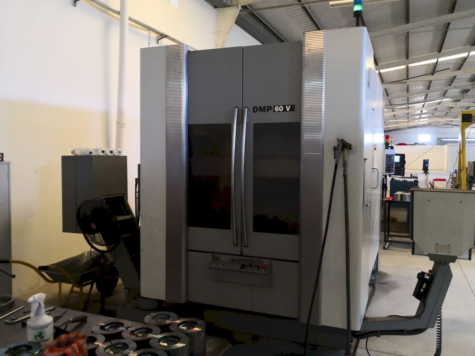 DECKEL MAHO DMP 60V-maskinen framifrån