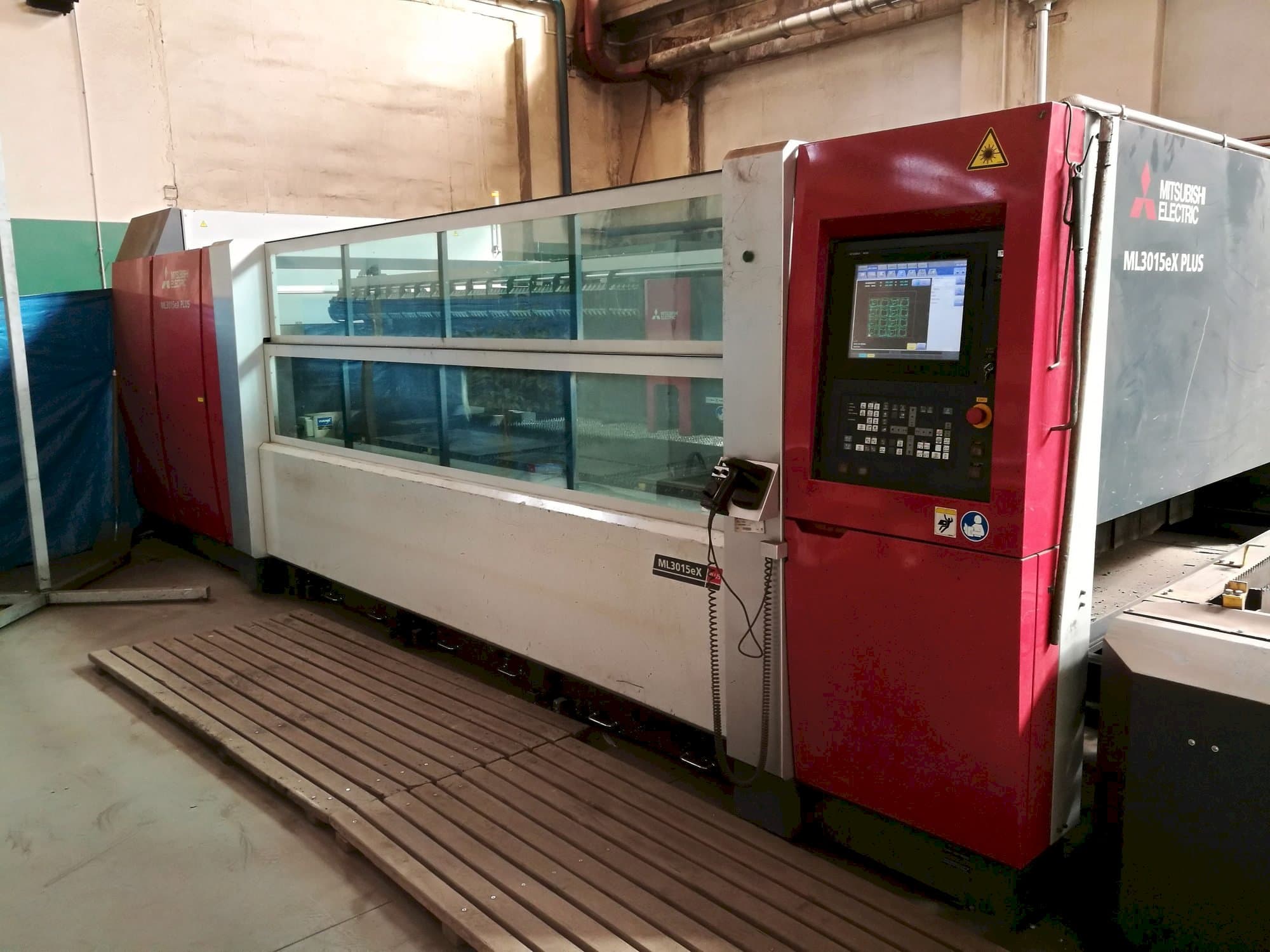 Mitsubishi ML3015eX(S2)-45CF-R-maskinen framifrån