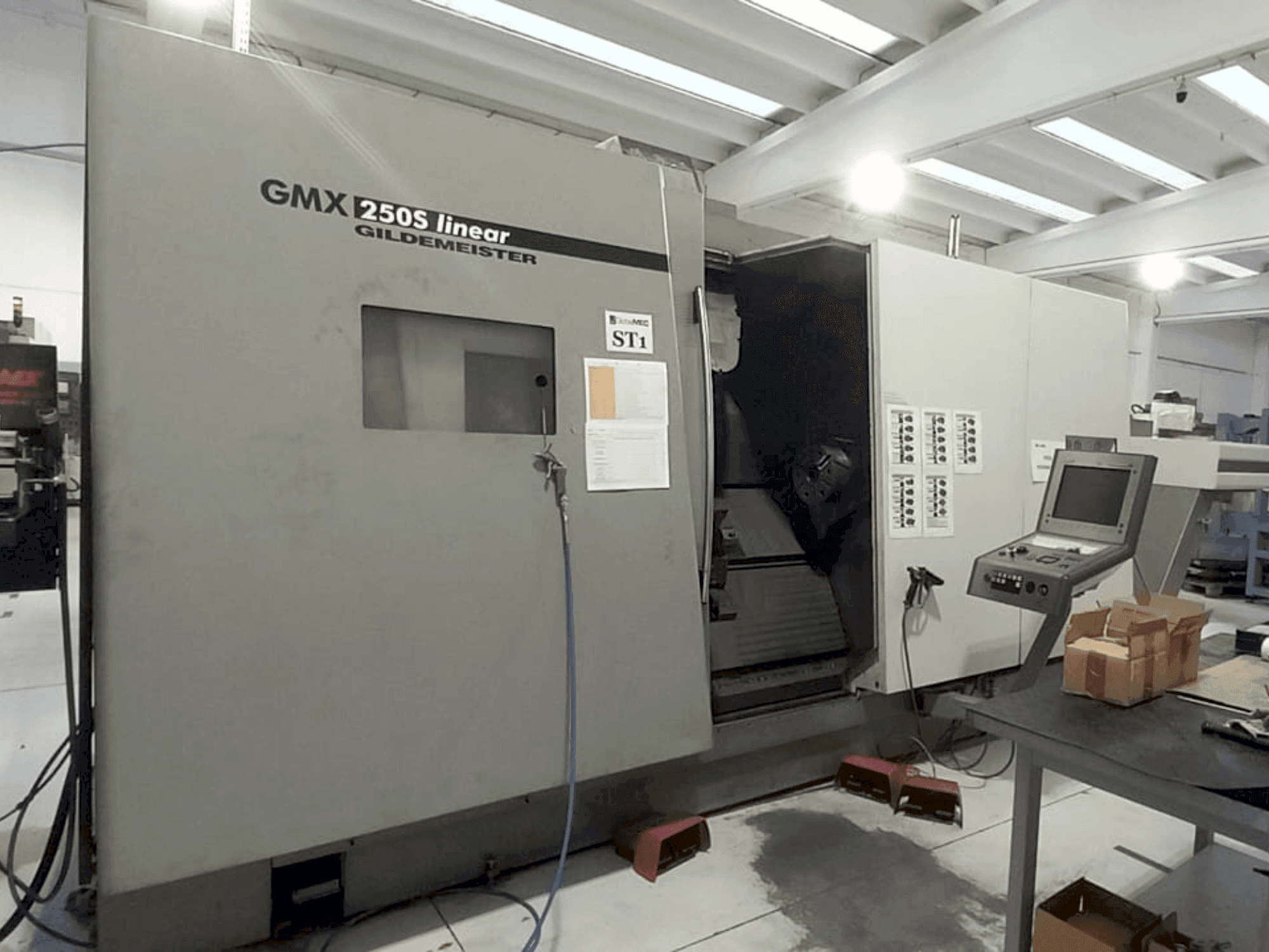 Gildemeister GMX 250S Linear-maskinen framifrån