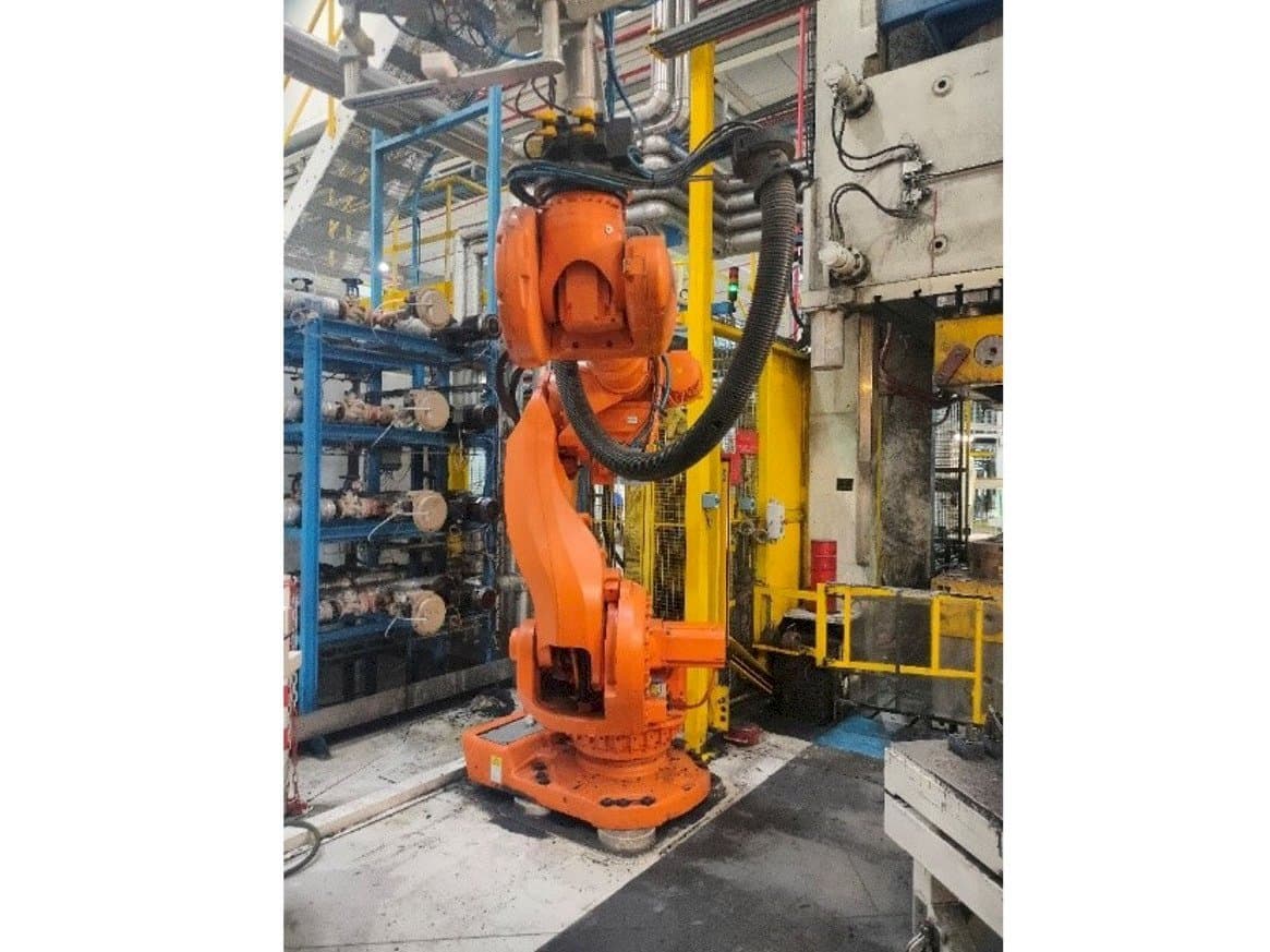 ABB IRC5 M2004-maskinen framifrån