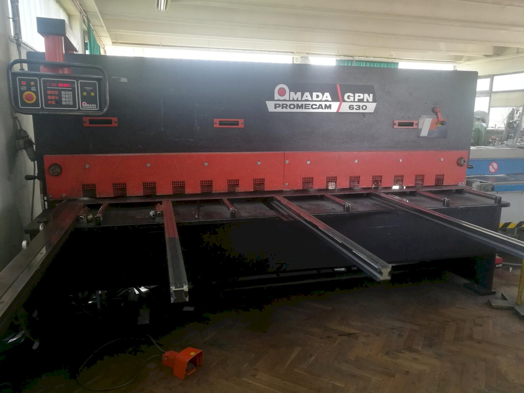 AMADA Promecam GPN 630-maskinen framifrån