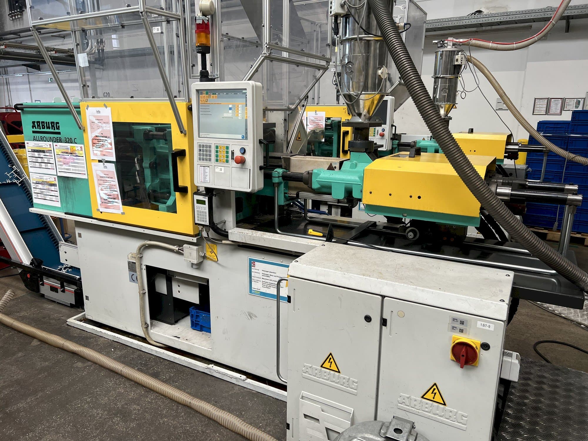 Arburg Allrounder 320C 500 - 170-maskinen framifrån